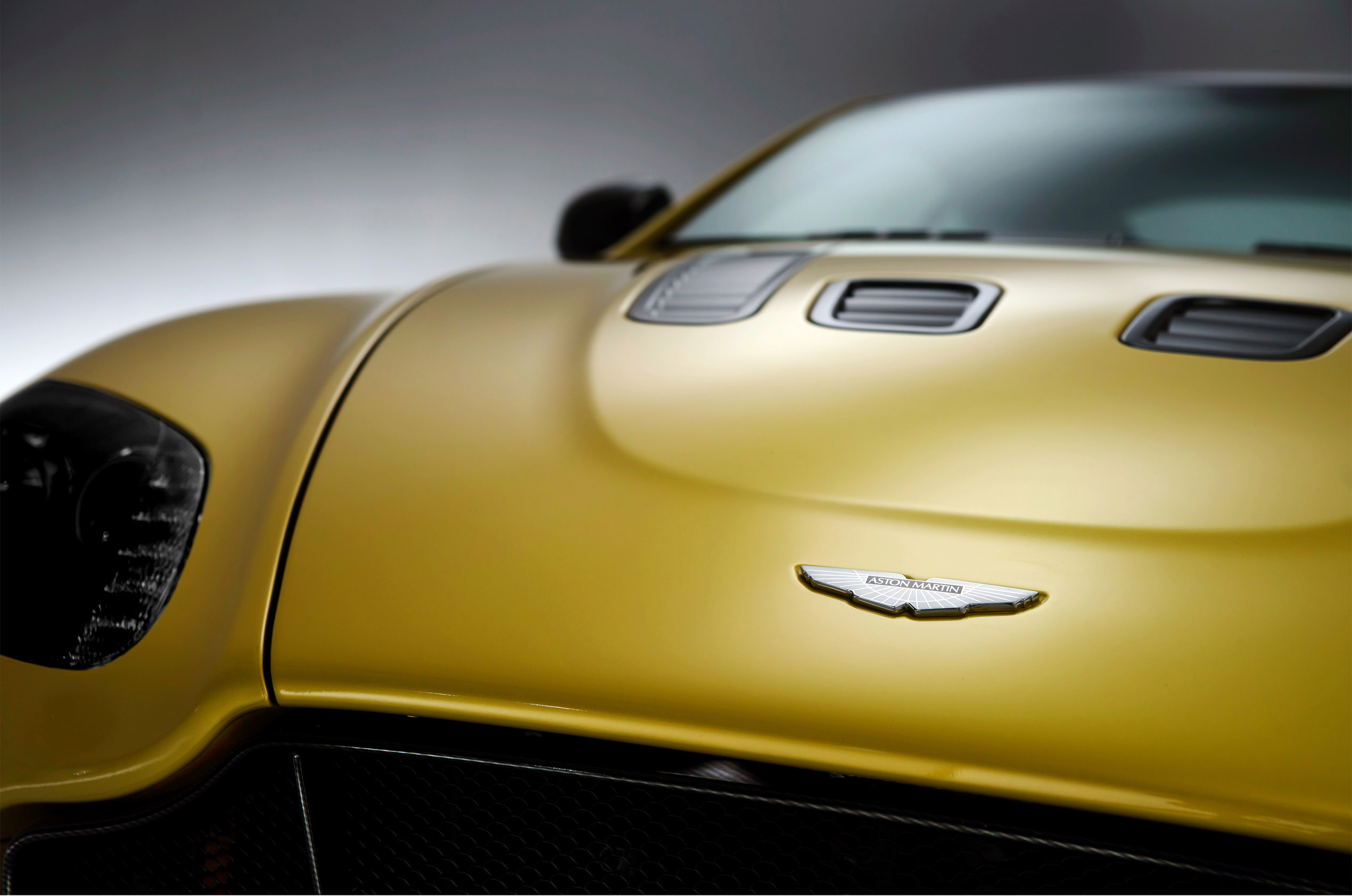 Aston Martin V12 Vantage S photo #21