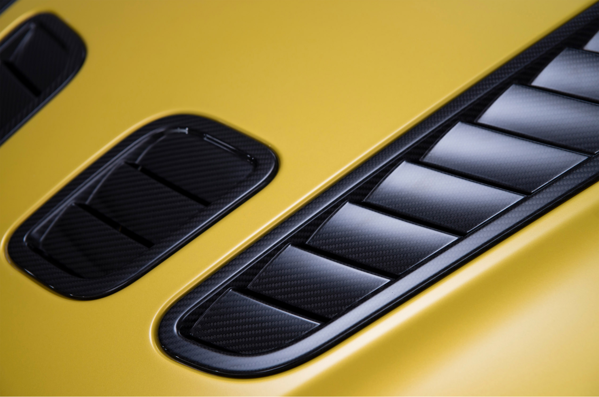 Aston Martin V12 Vantage S photo #23