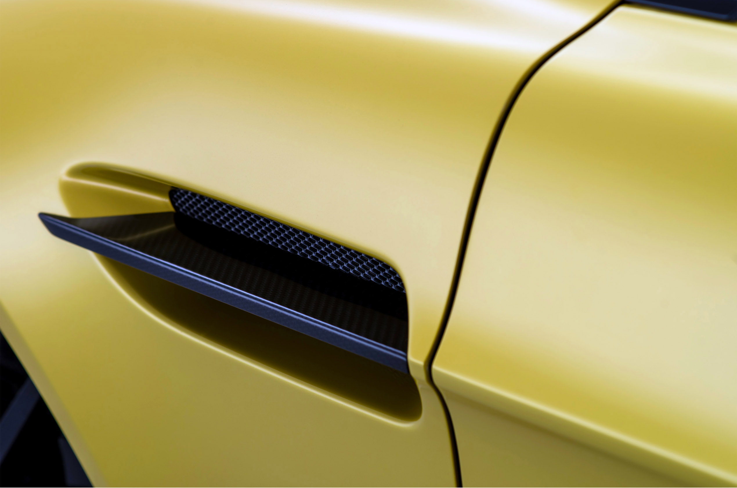 Aston Martin V12 Vantage S photo #25