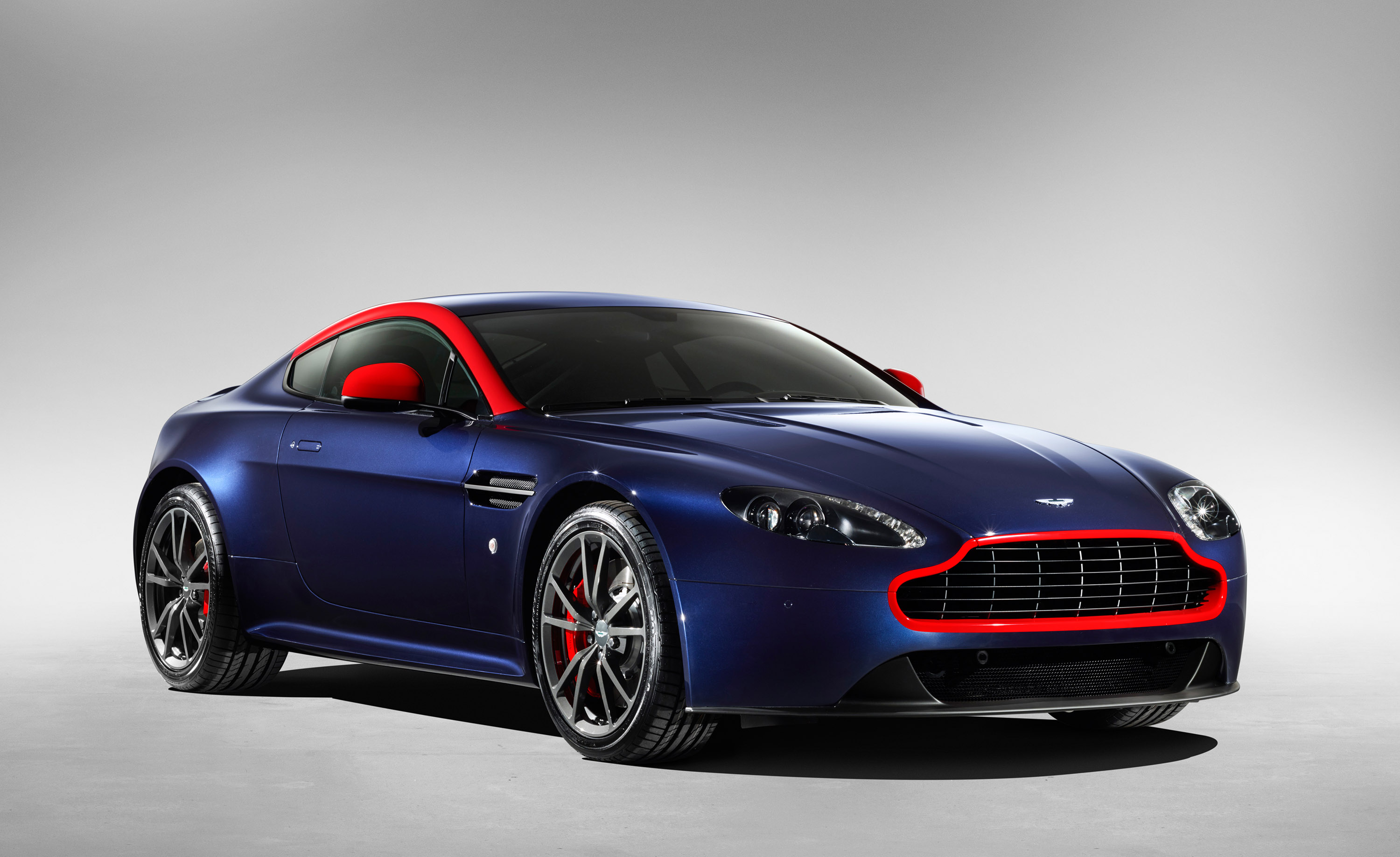 Aston Martin V8 Vantage N430 photo #2