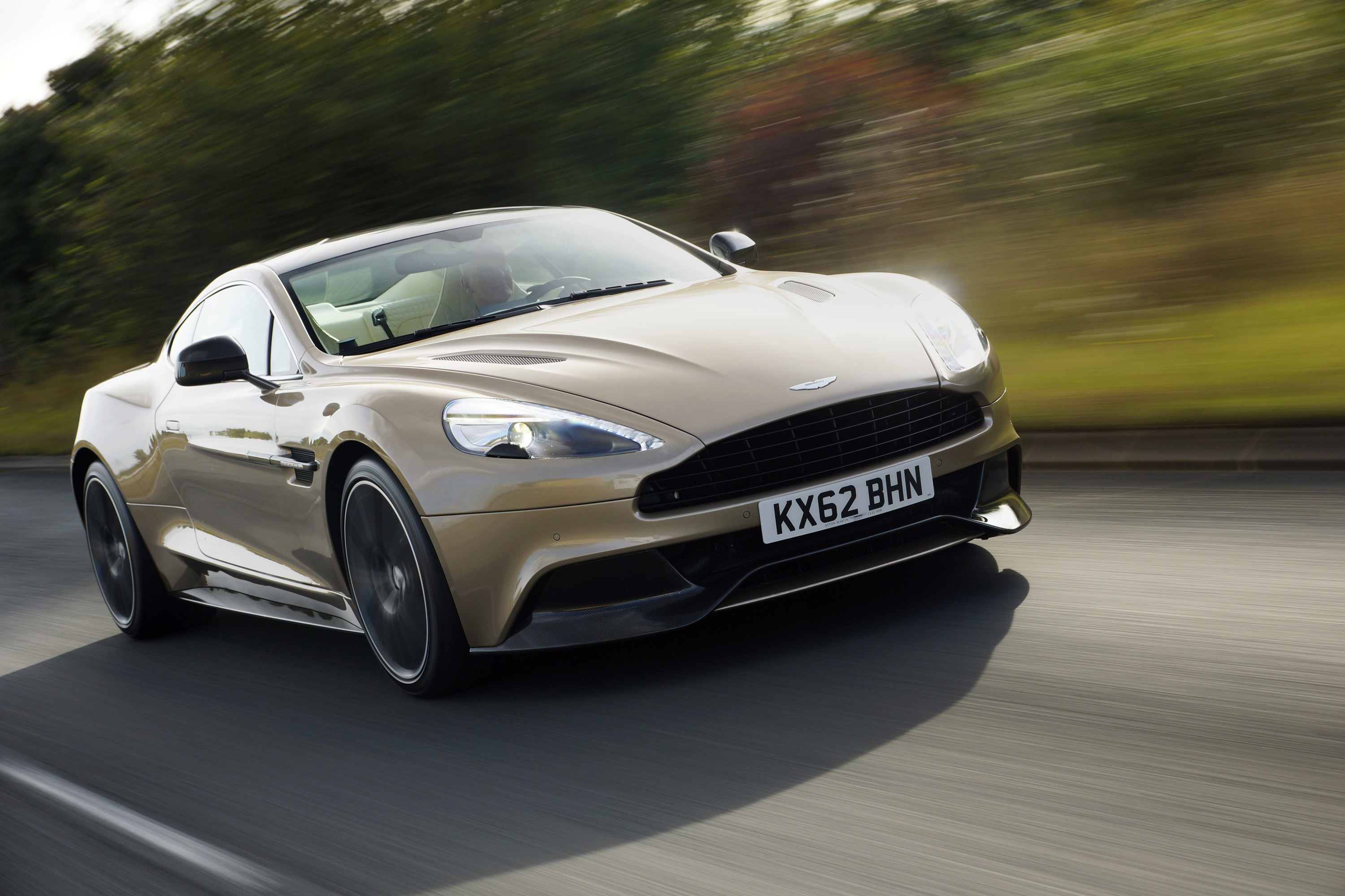 Aston Martin Vanquish photo #2