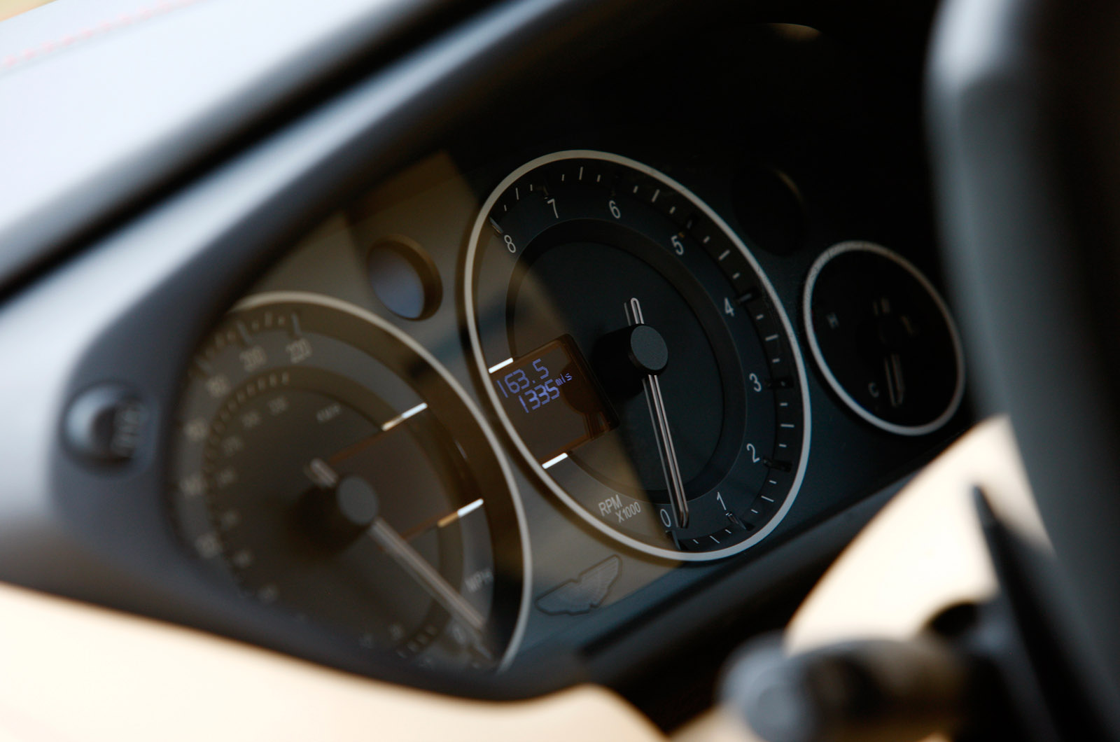 Aston Martin Vanquish photo #32