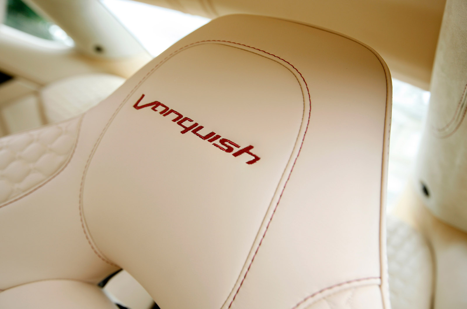 Aston Martin Vanquish photo #33