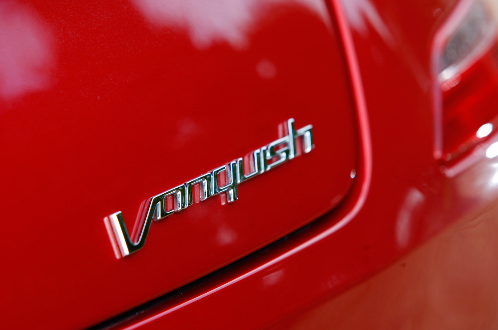 Aston Martin Vanquish photo #41