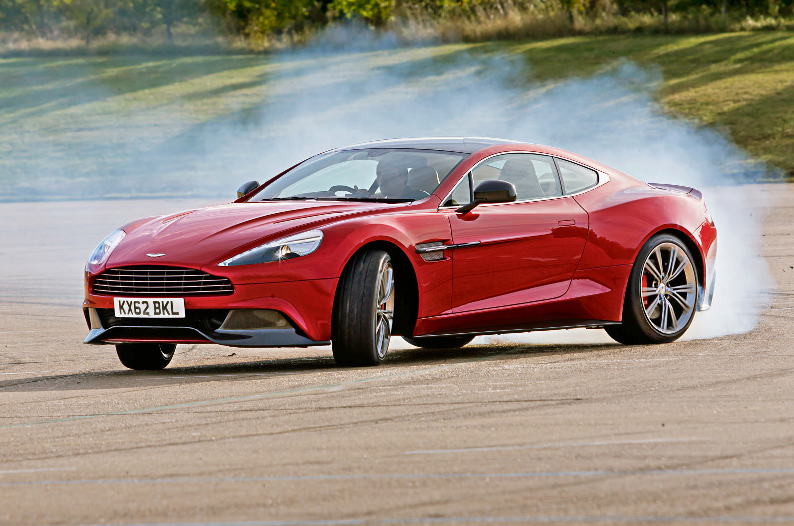 Aston Martin Vanquish photo #43