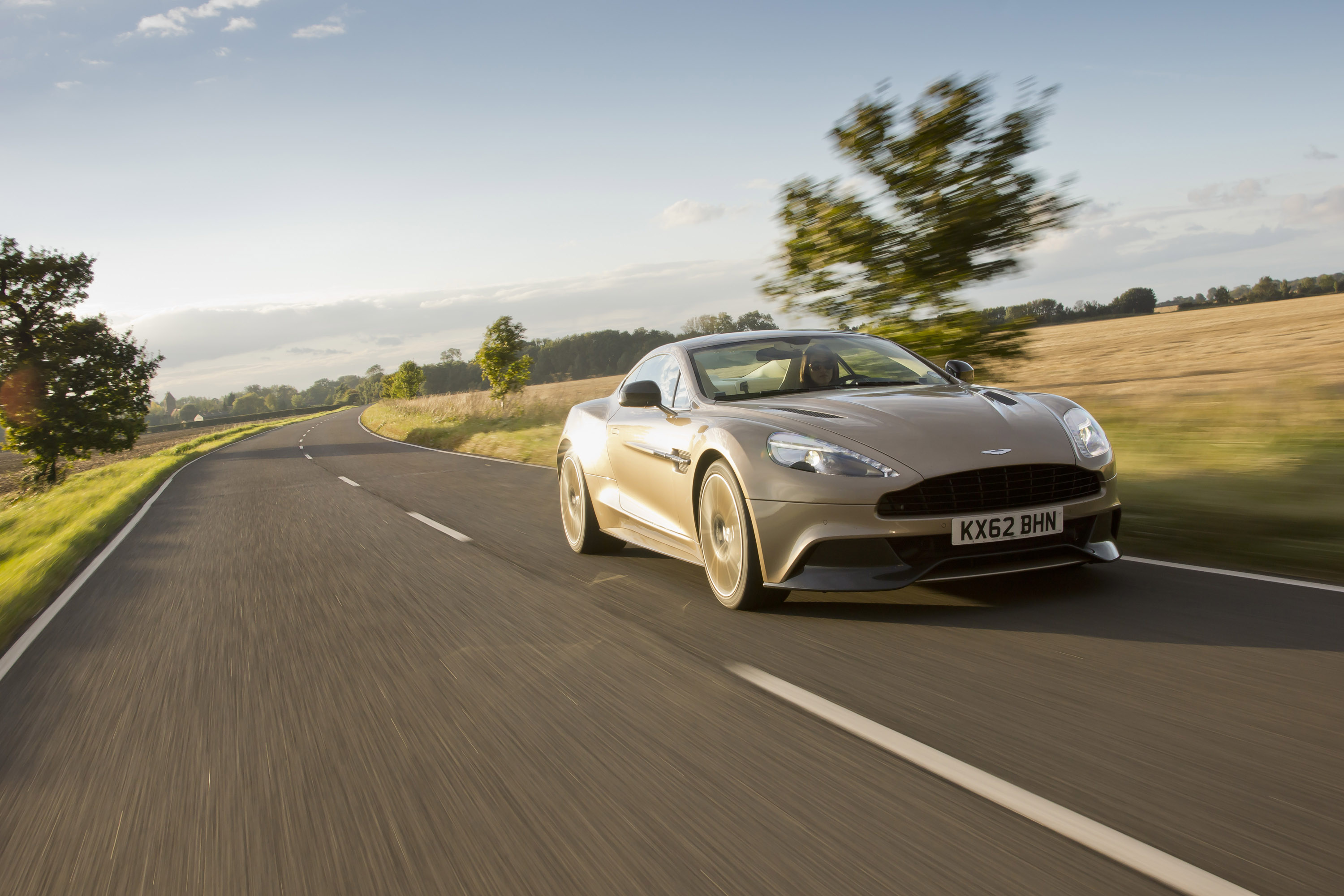 Aston Martin Vanquish photo #45