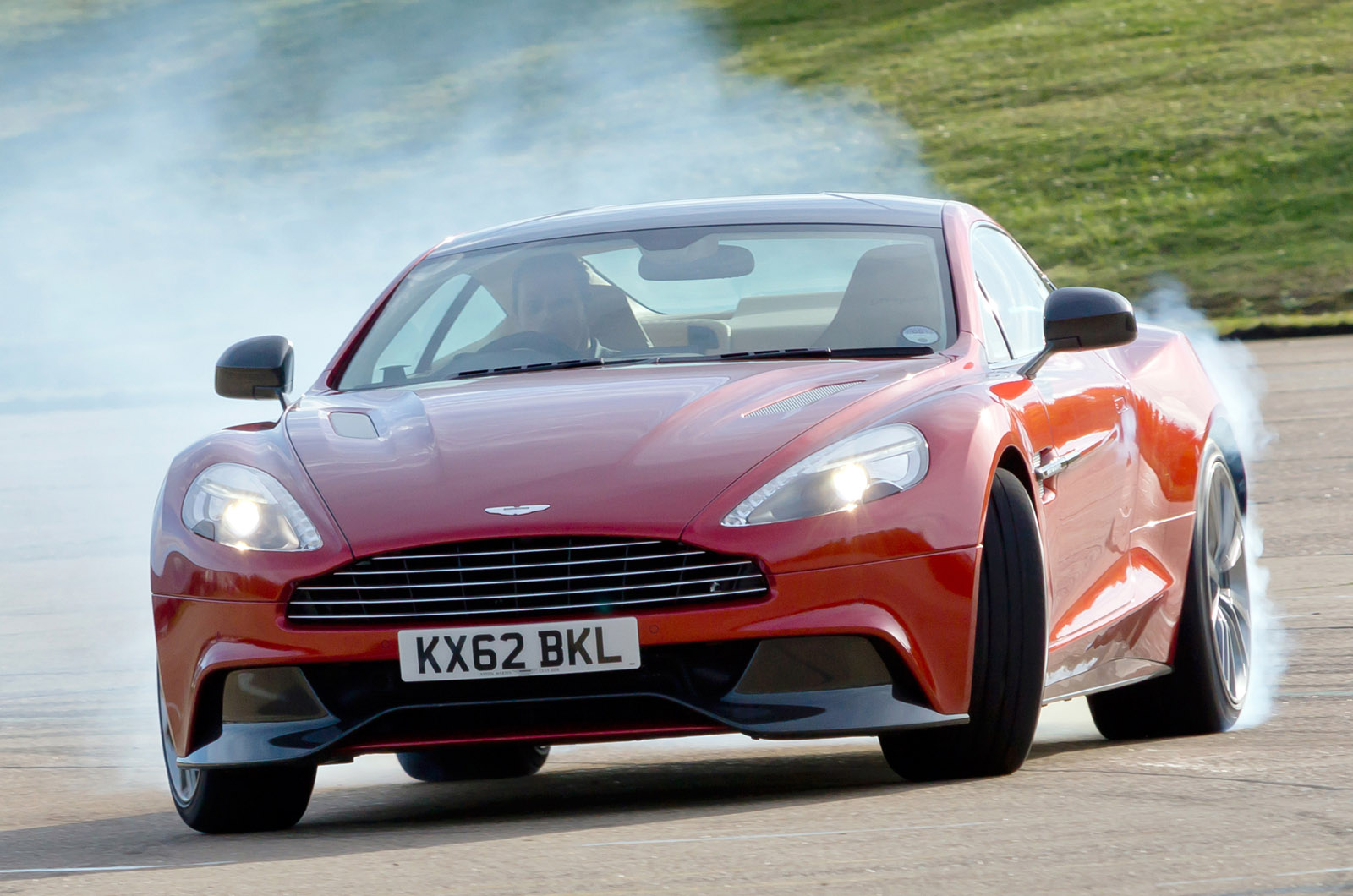 Aston Martin Vanquish photo #46