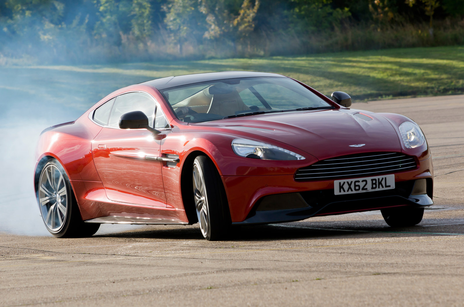 Aston Martin Vanquish photo #47