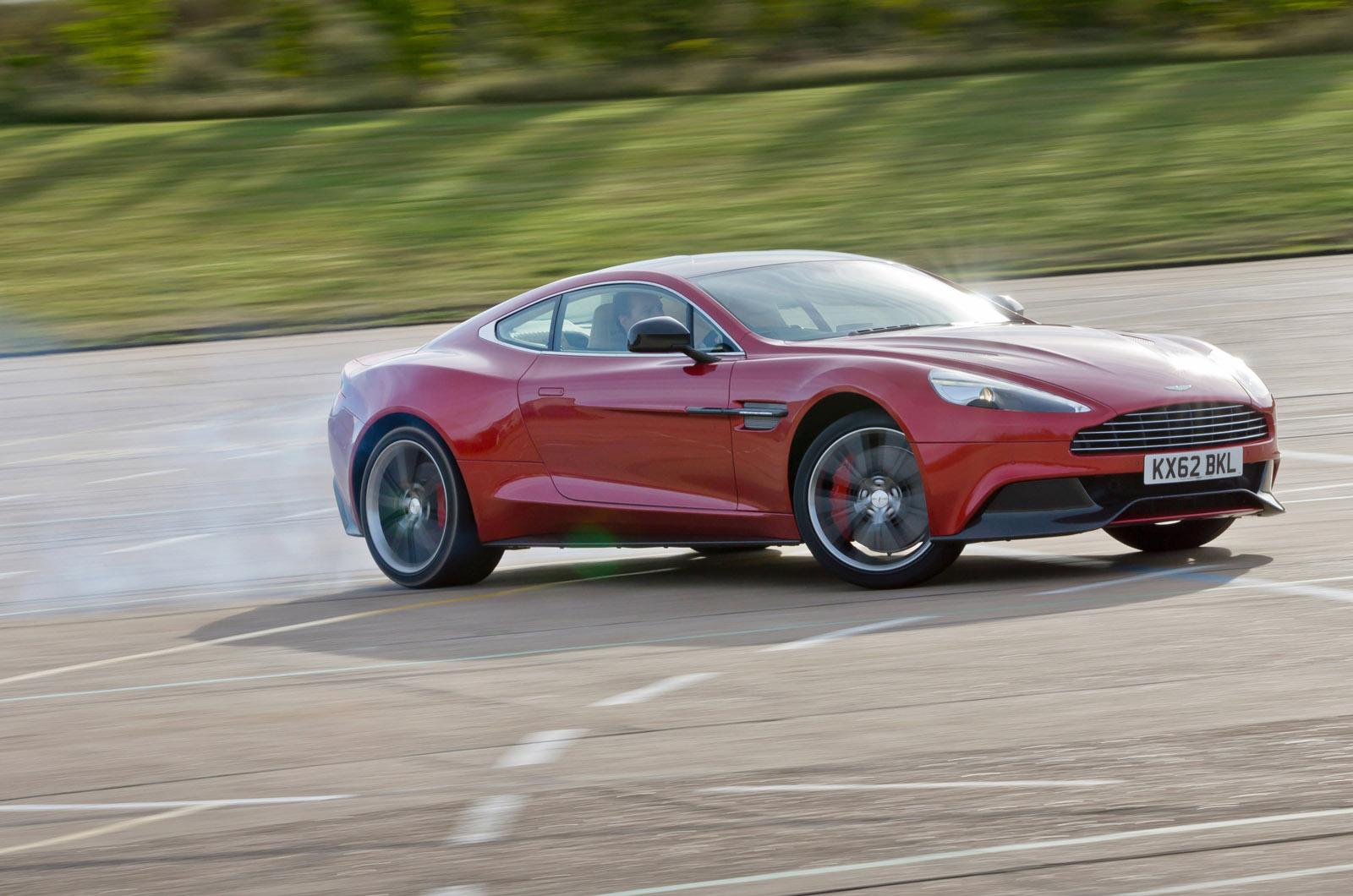 Aston Martin Vanquish photo #48