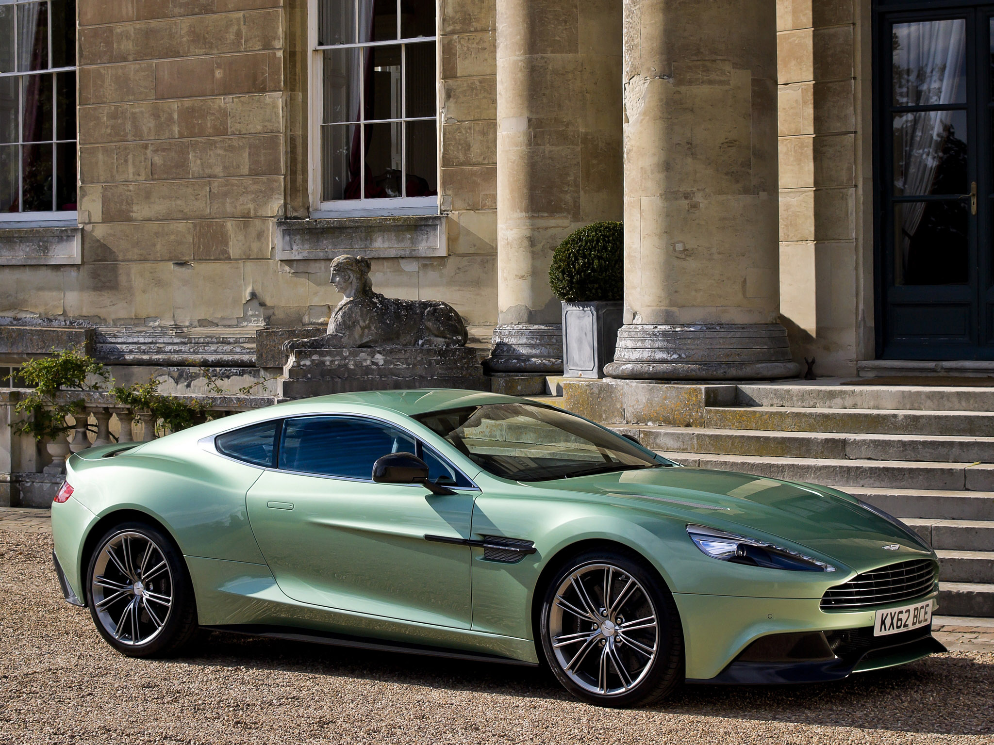Aston Martin Vanquish photo #50