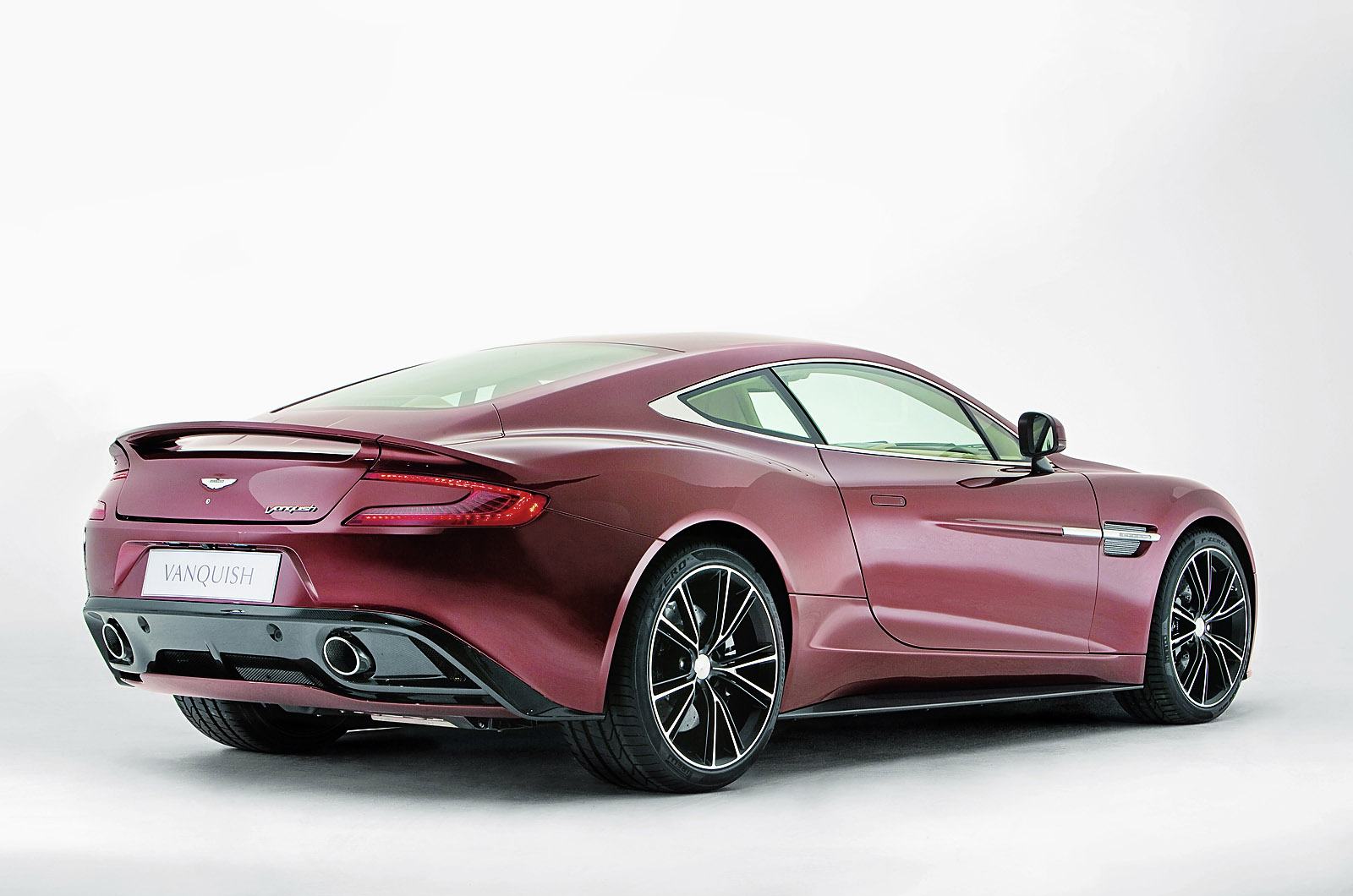 Aston Martin Vanquish photo #61