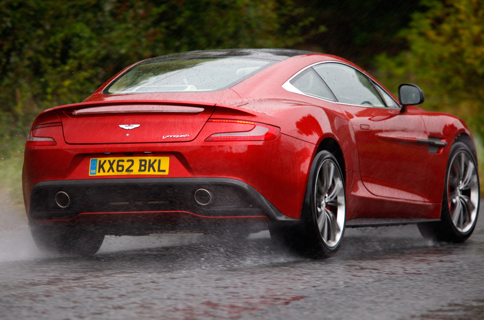 Aston Martin Vanquish photo #63