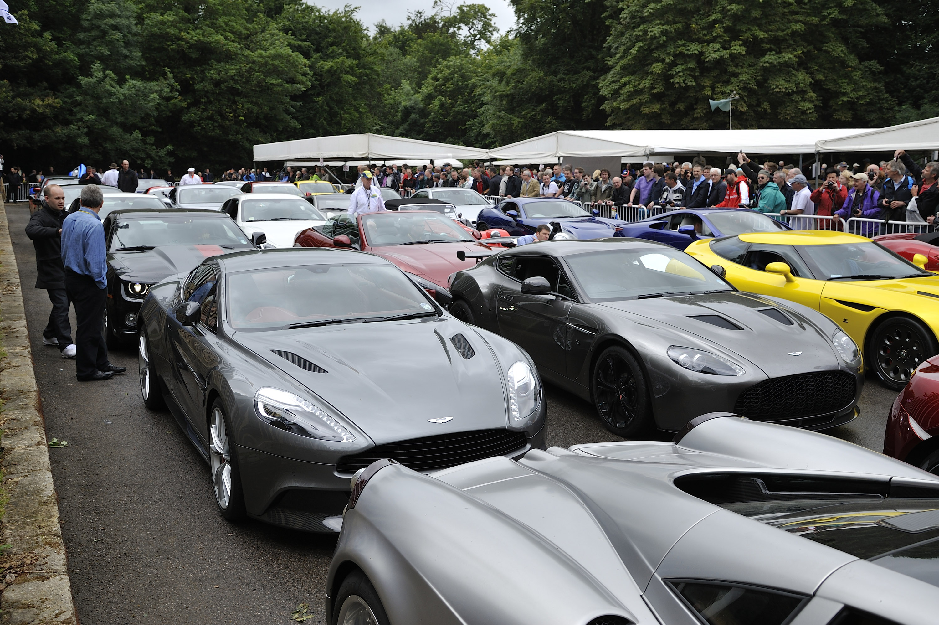 Aston Martin Vanquish photo #68