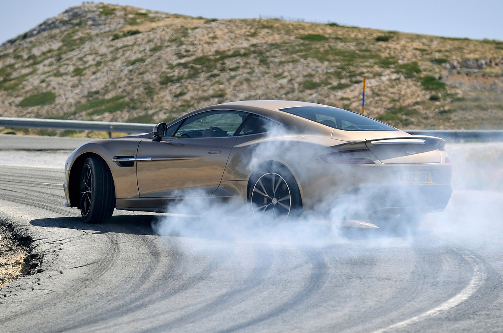 Aston Martin Vanquish photo #69