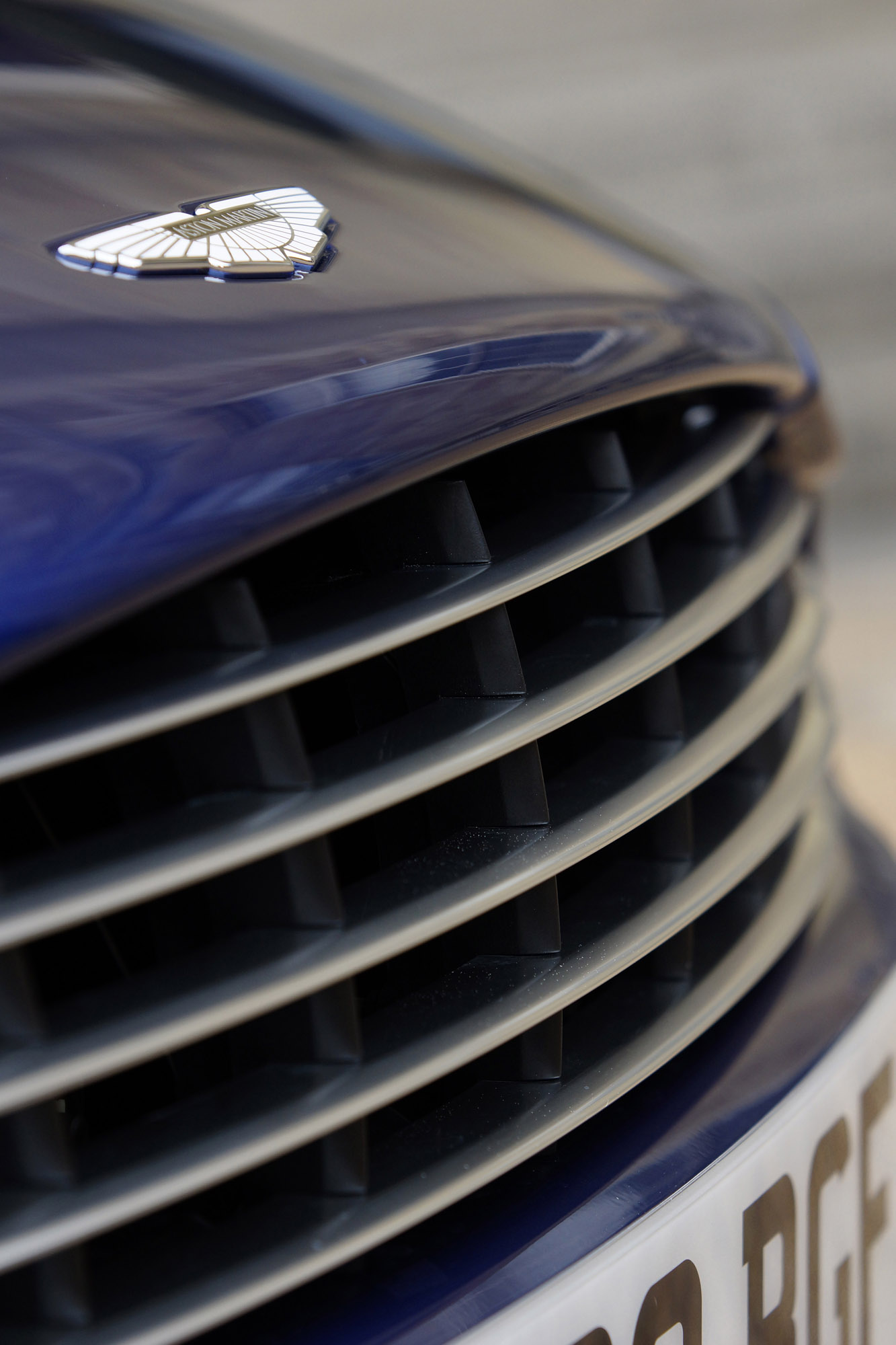Aston Martin Vanquish photo #82
