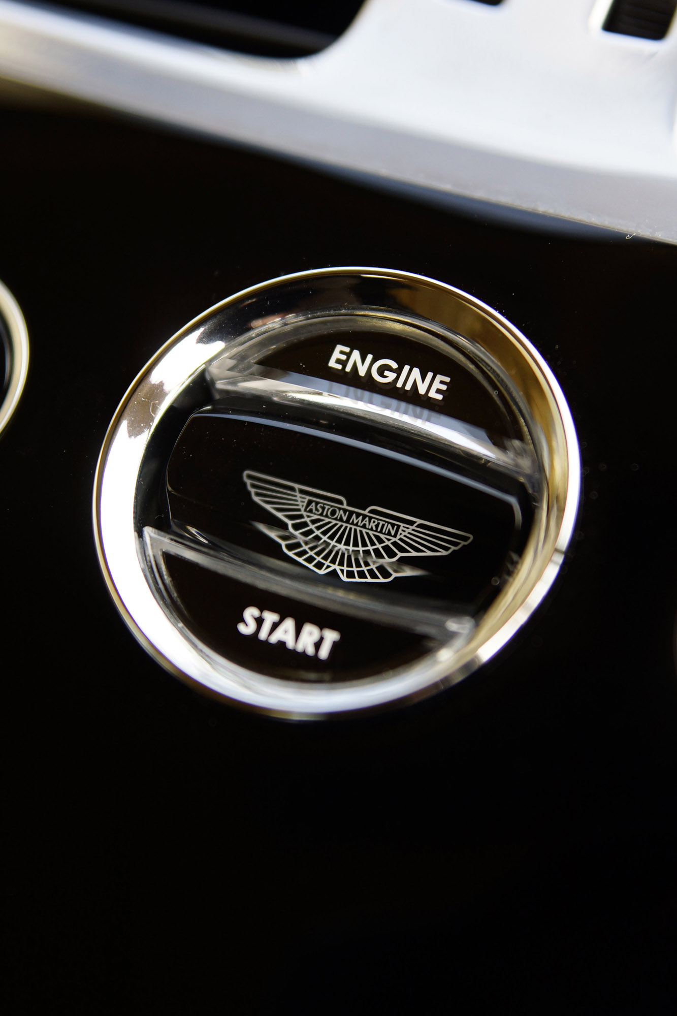 Aston Martin Vanquish photo #84