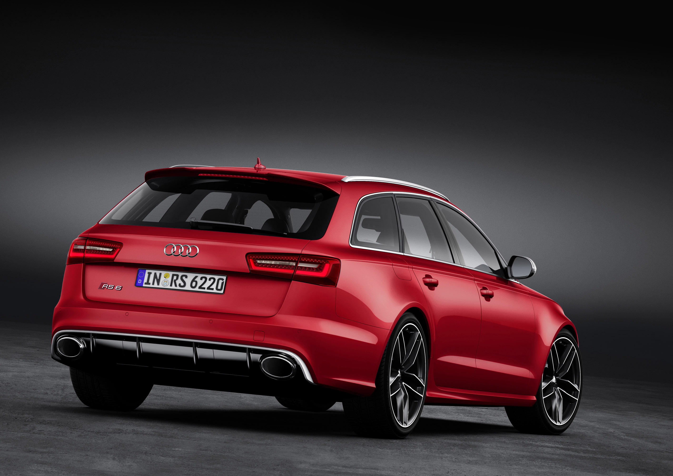 Audi RS 6 Avant photo #23