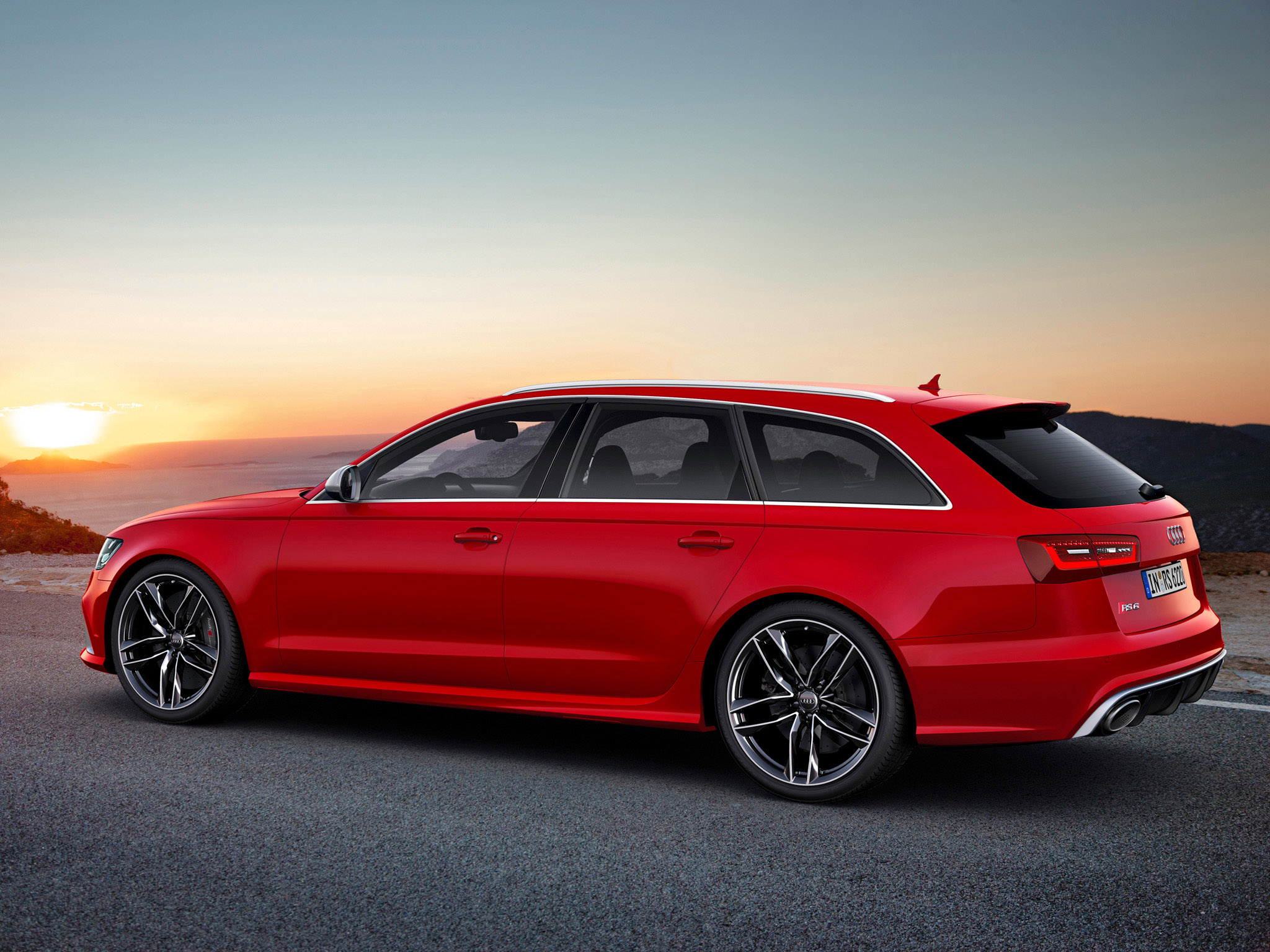 Audi RS 6 Avant photo #24