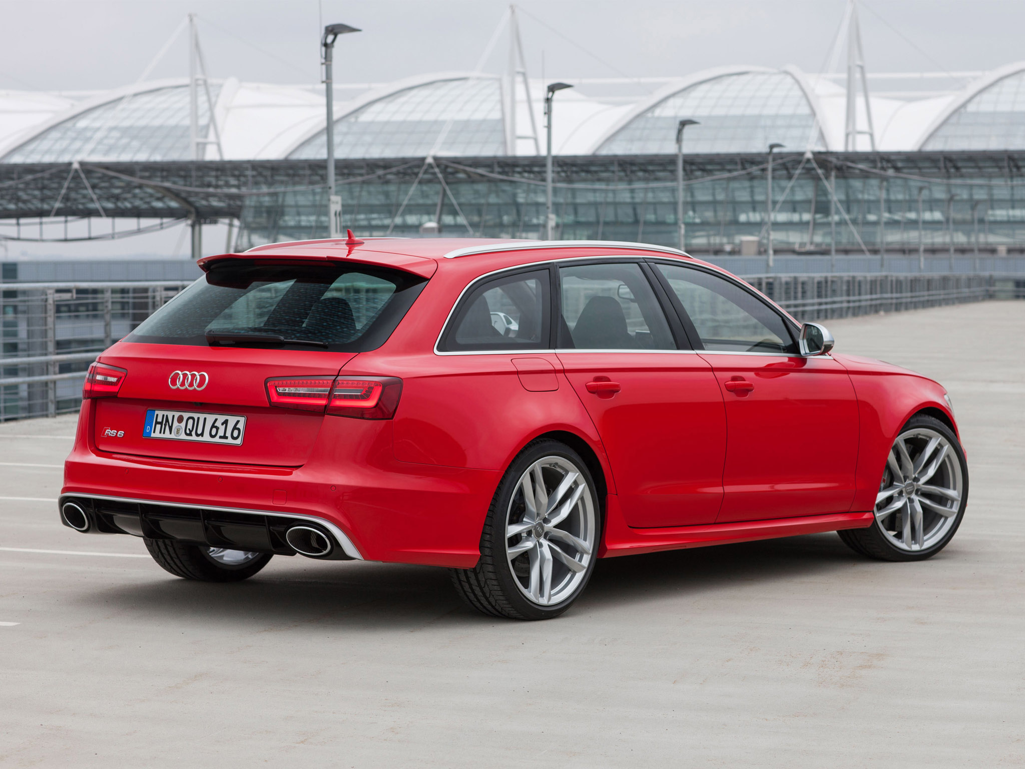 Audi RS 6 Avant photo #33