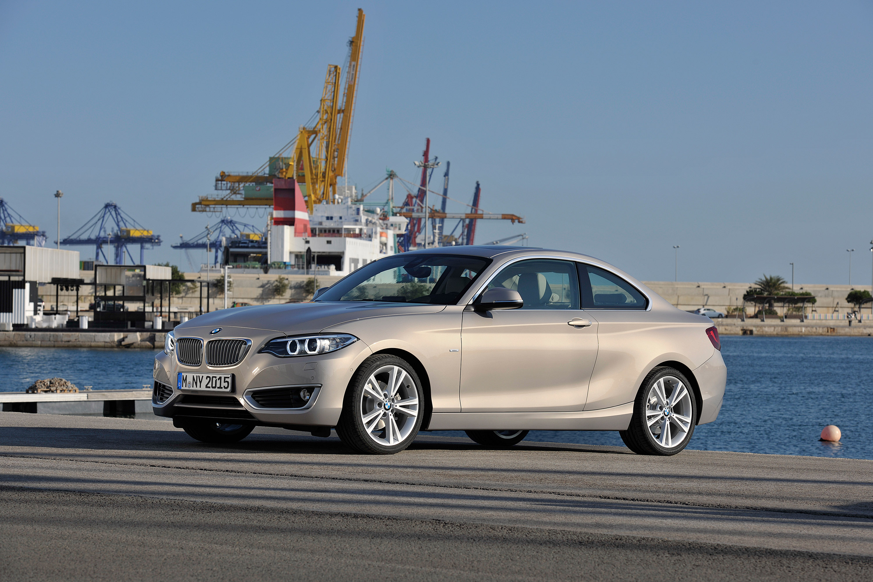 BMW 2 Series Coupe photo #15