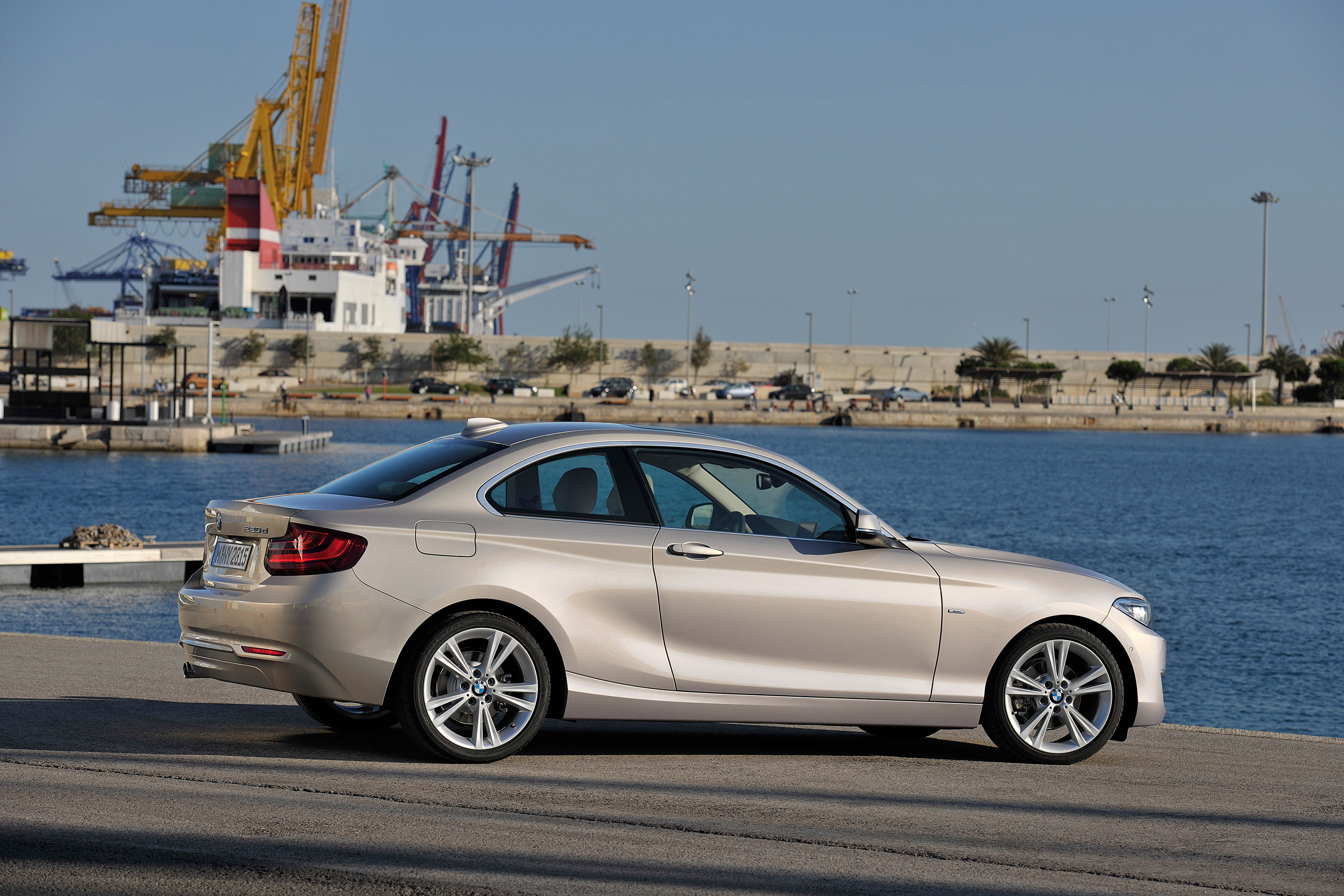 BMW 2 Series Coupe photo #32