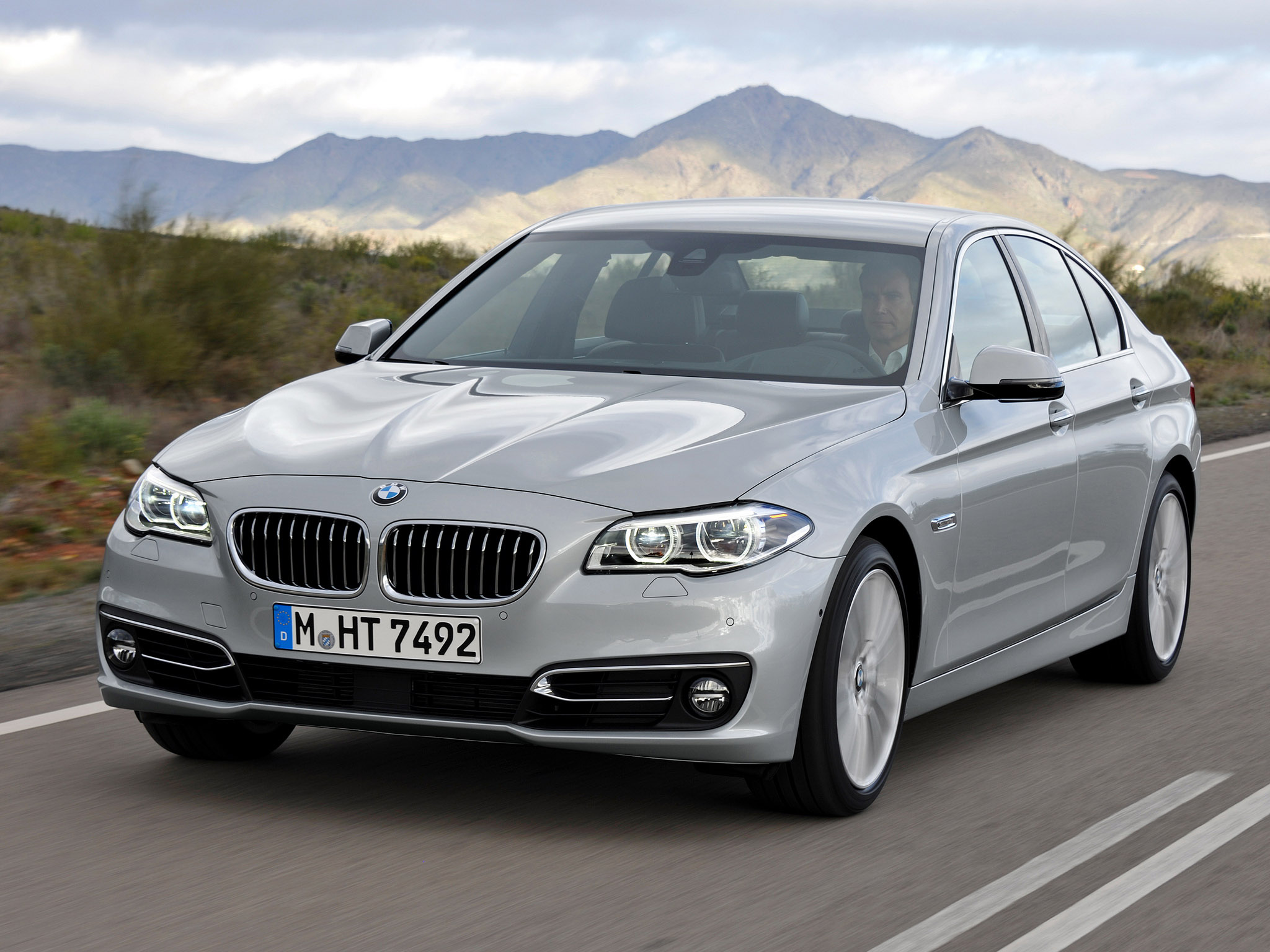 BMW 5-Series photo #1