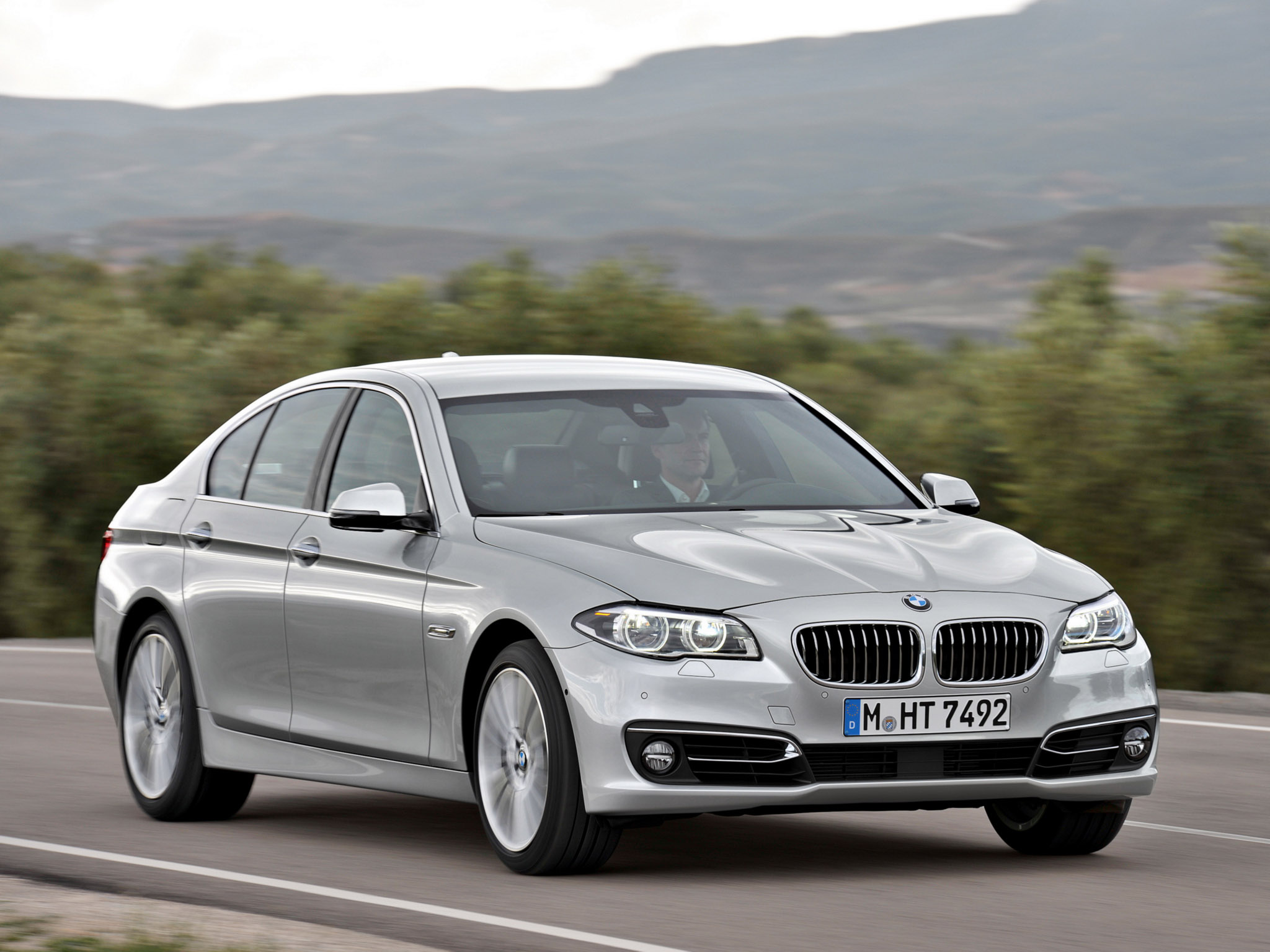 BMW 5-Series photo #2