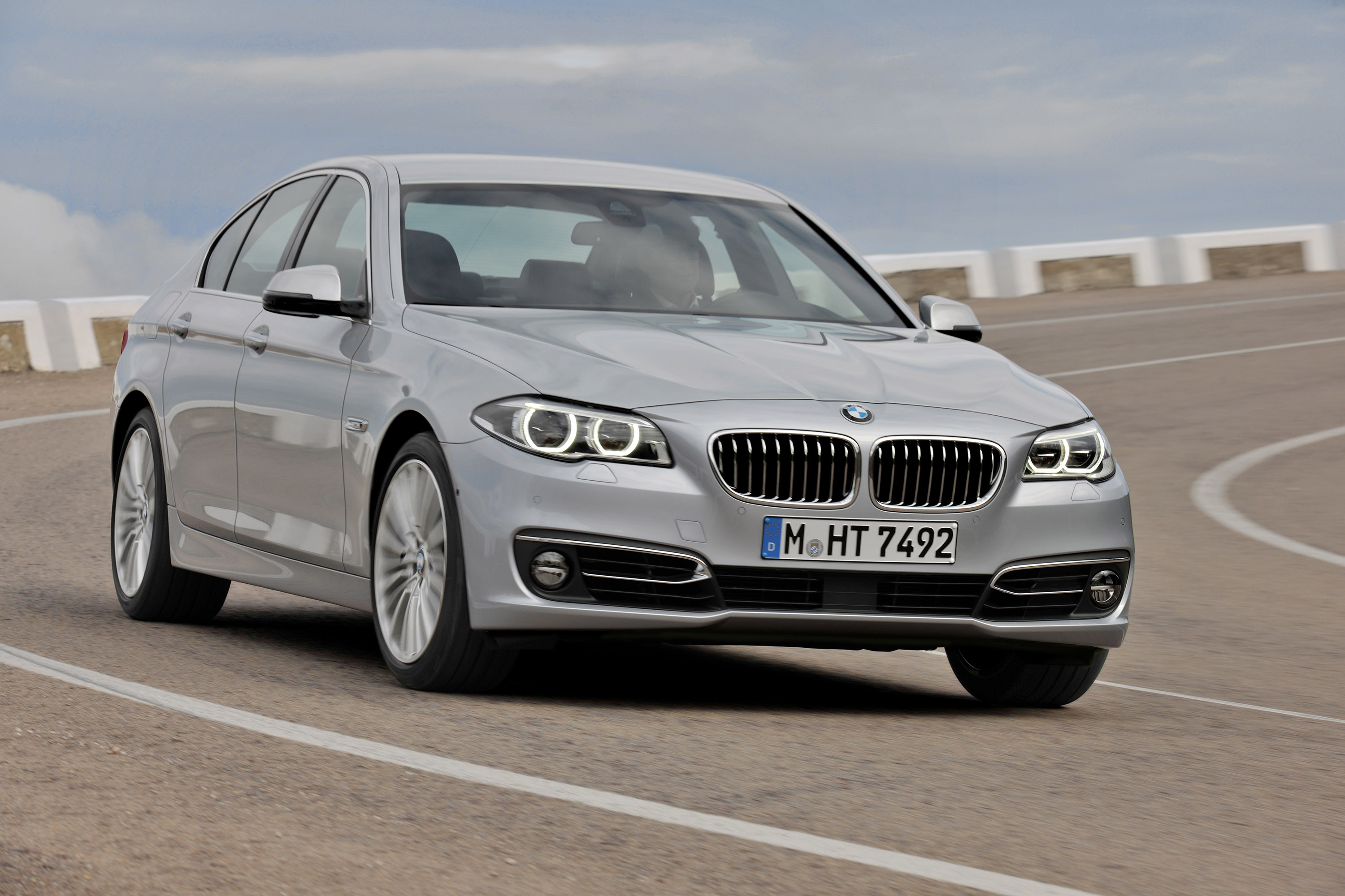 BMW 5-Series photo #3