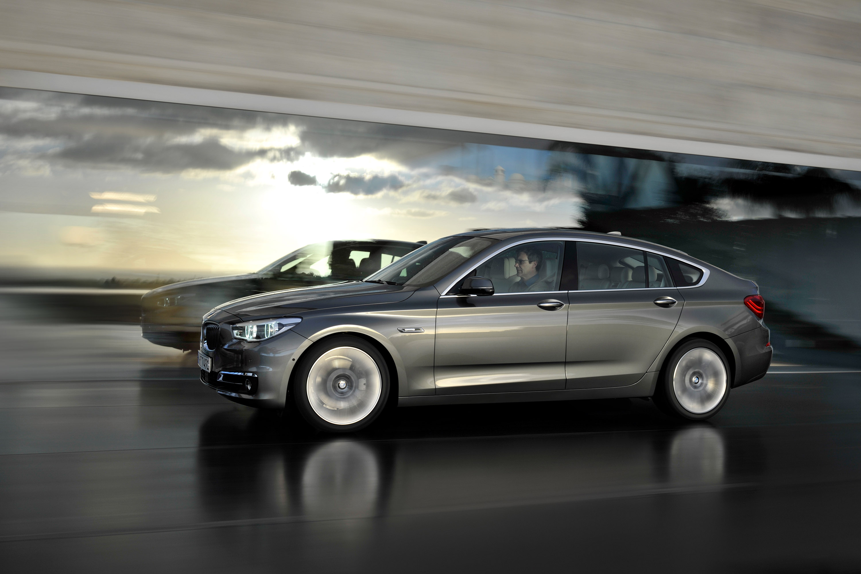 BMW 5-Series photo #17