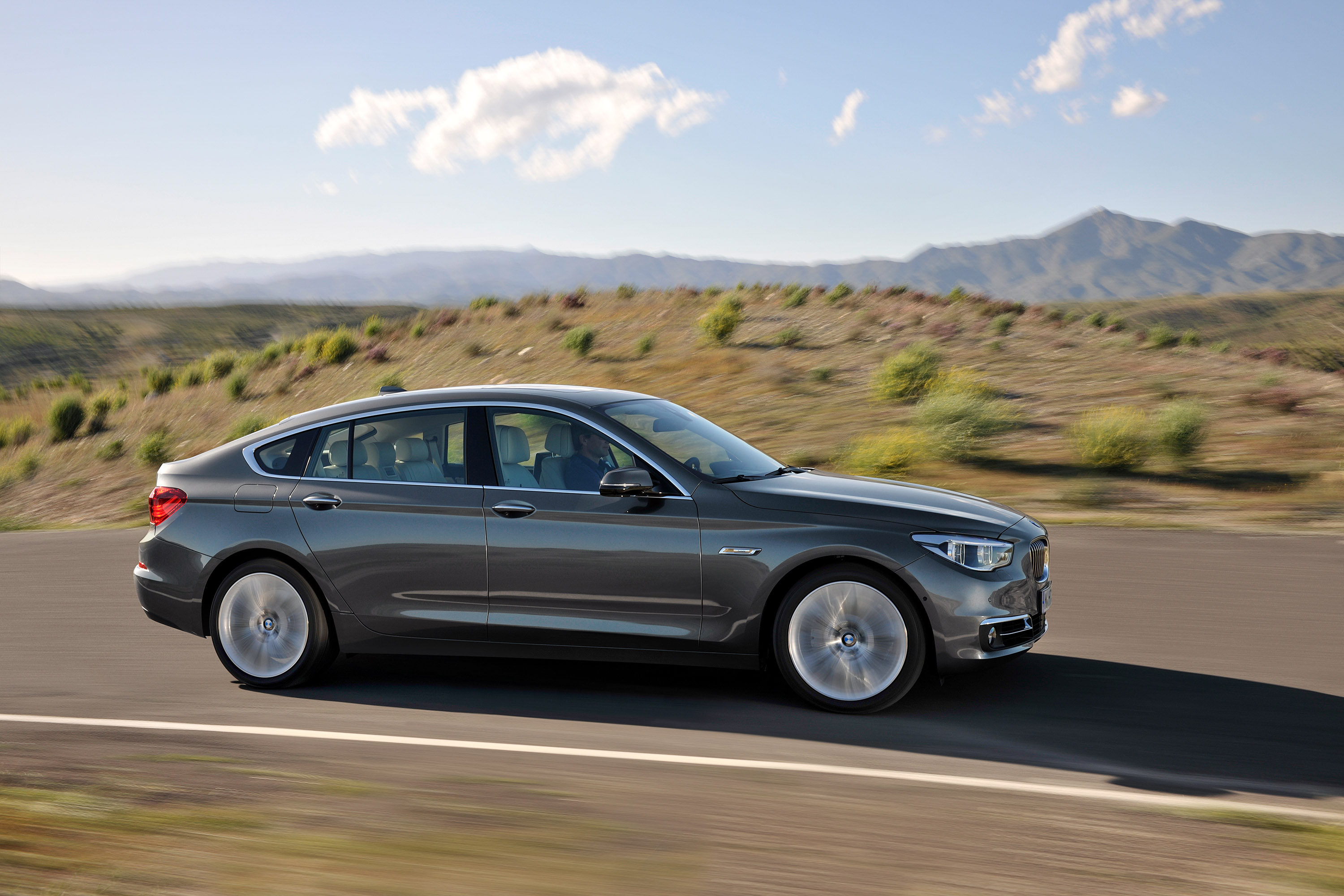 BMW 5-Series photo #18