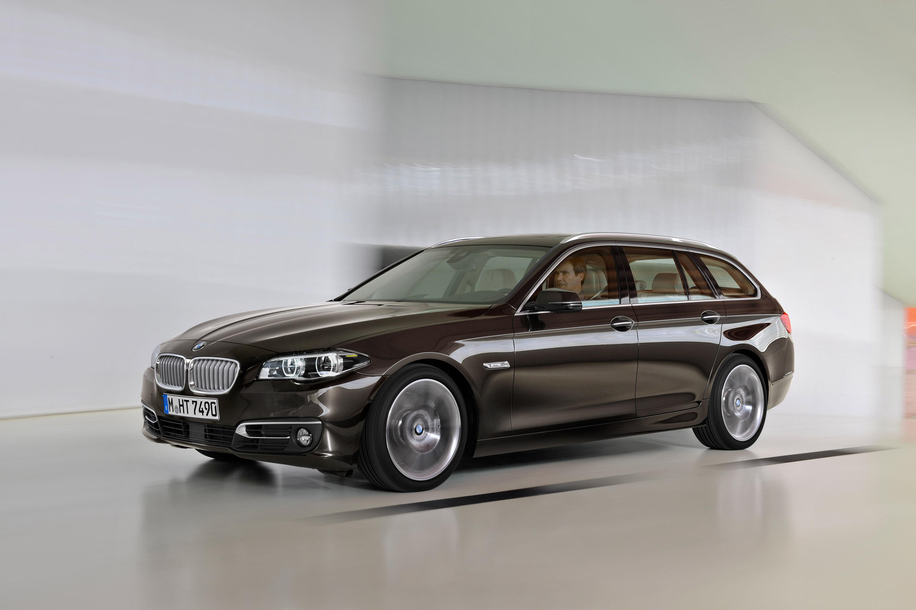 BMW 5-Series photo #28