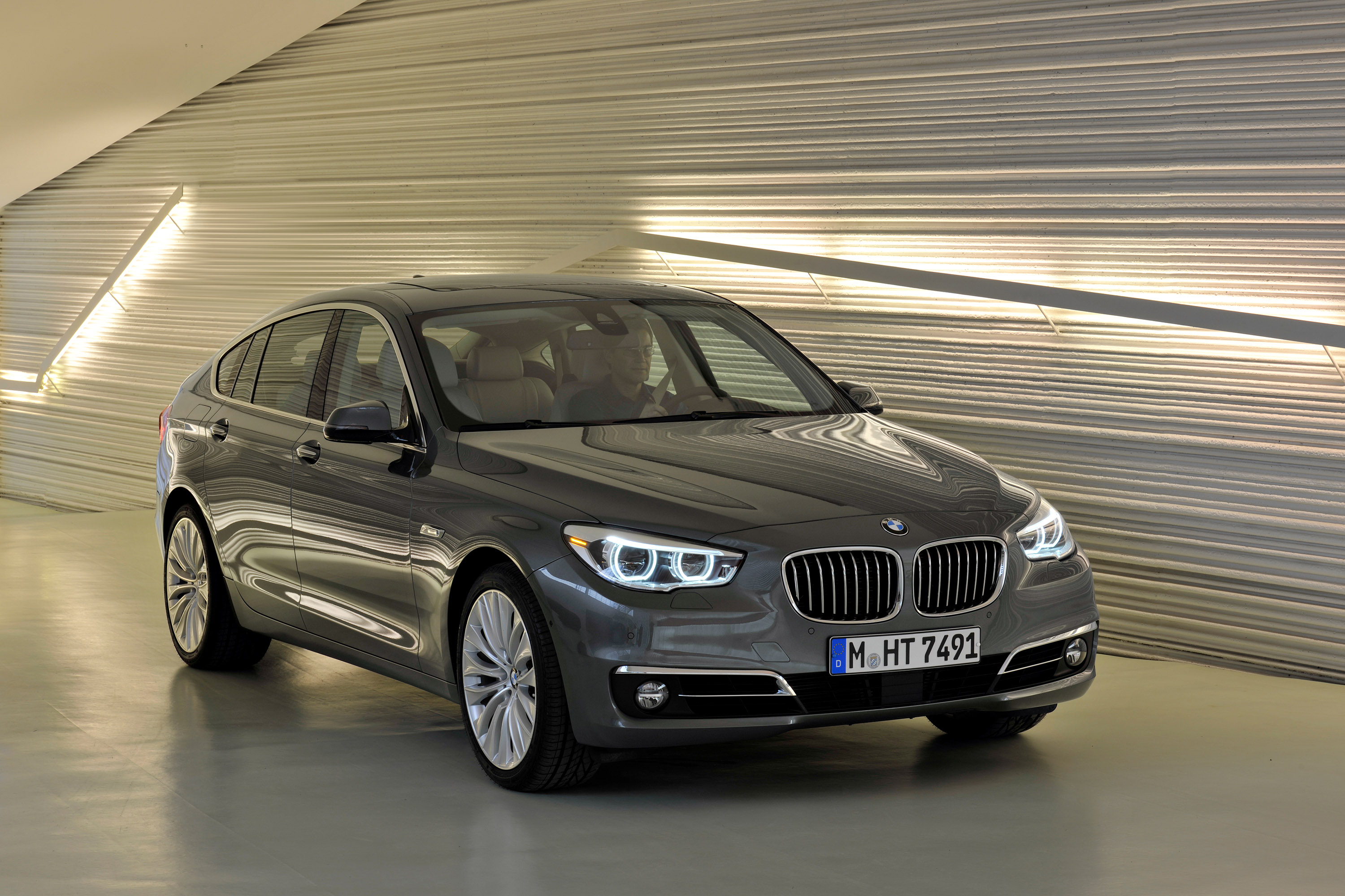 BMW 5-Series photo #30