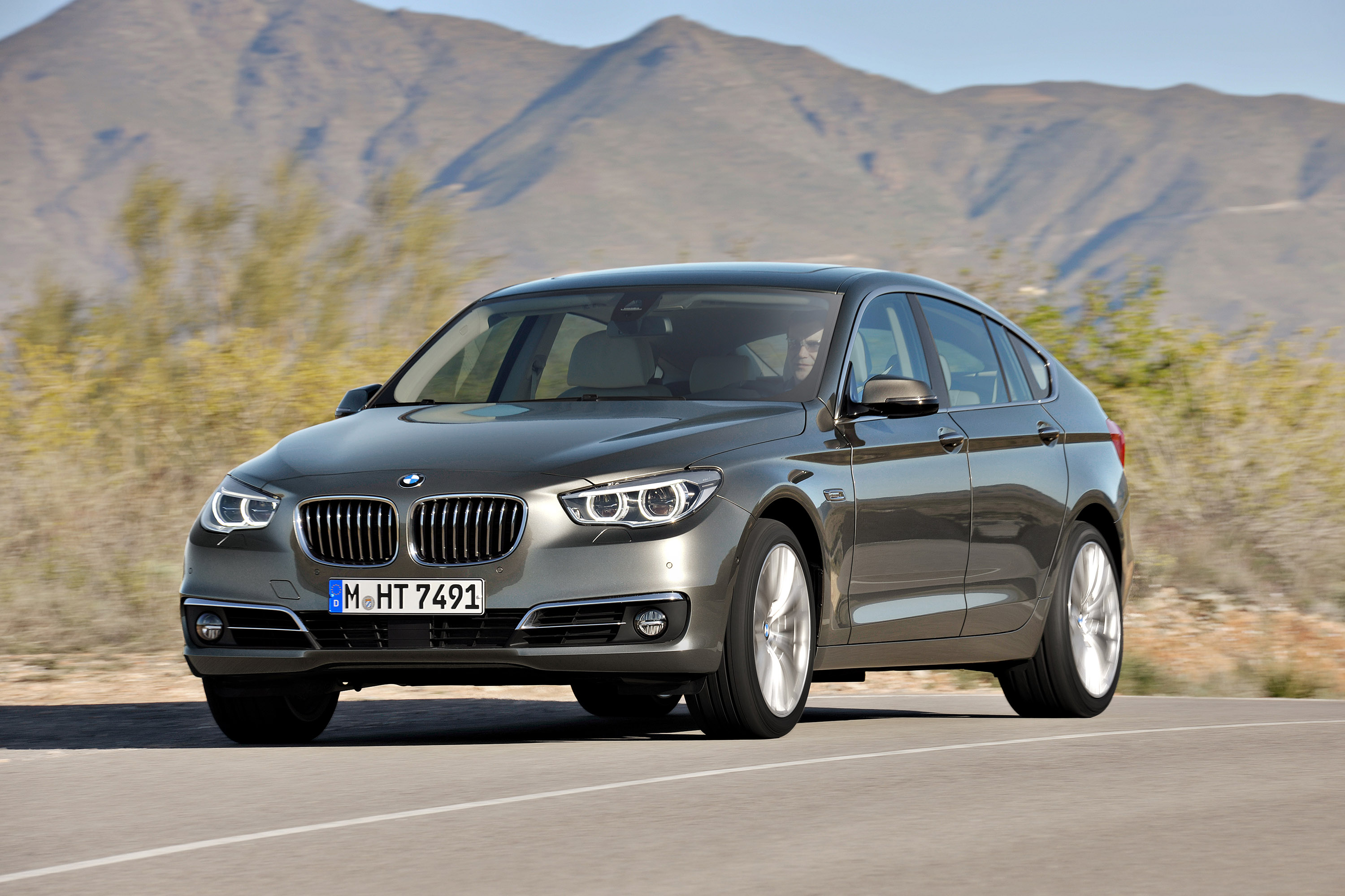 BMW 5-Series photo #32