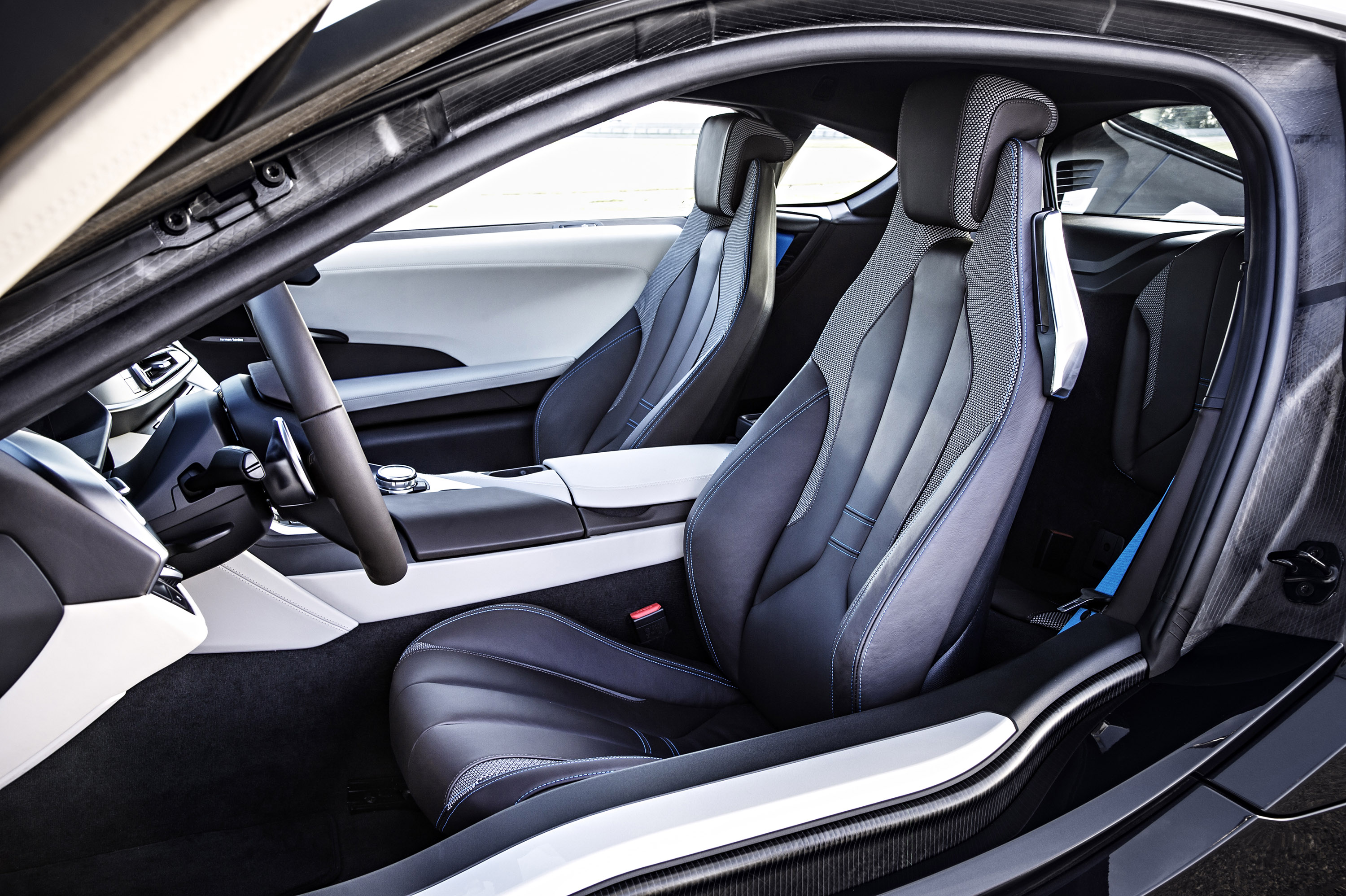 BMW i8 photo #26