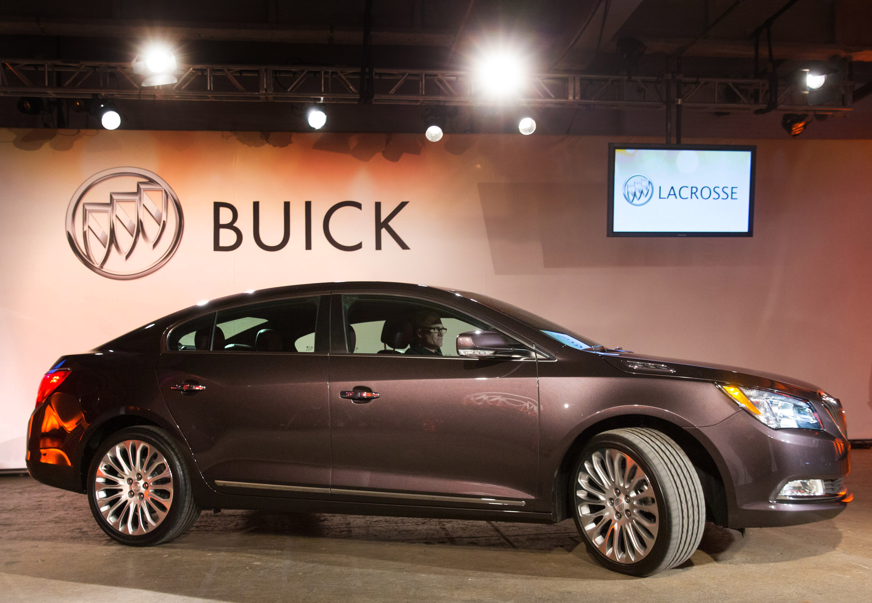 Buick LaCrosse photo #3