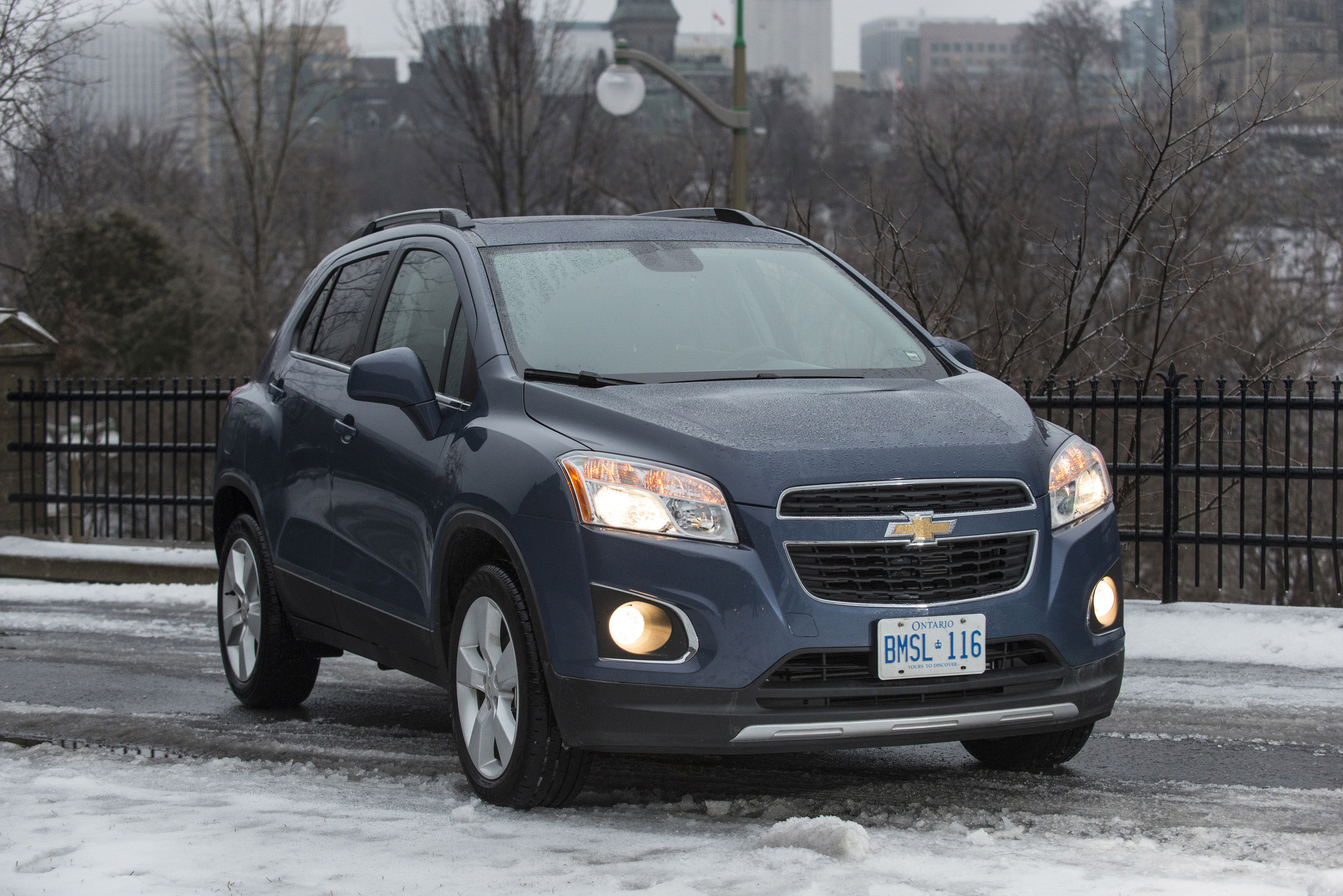 Автомобили с пробегом кроссовер. Chevrolet Trax 2009. Chevrolet Trax 2014. Chevrolet Trax 2008. Chevrolet Trax/Tracker.