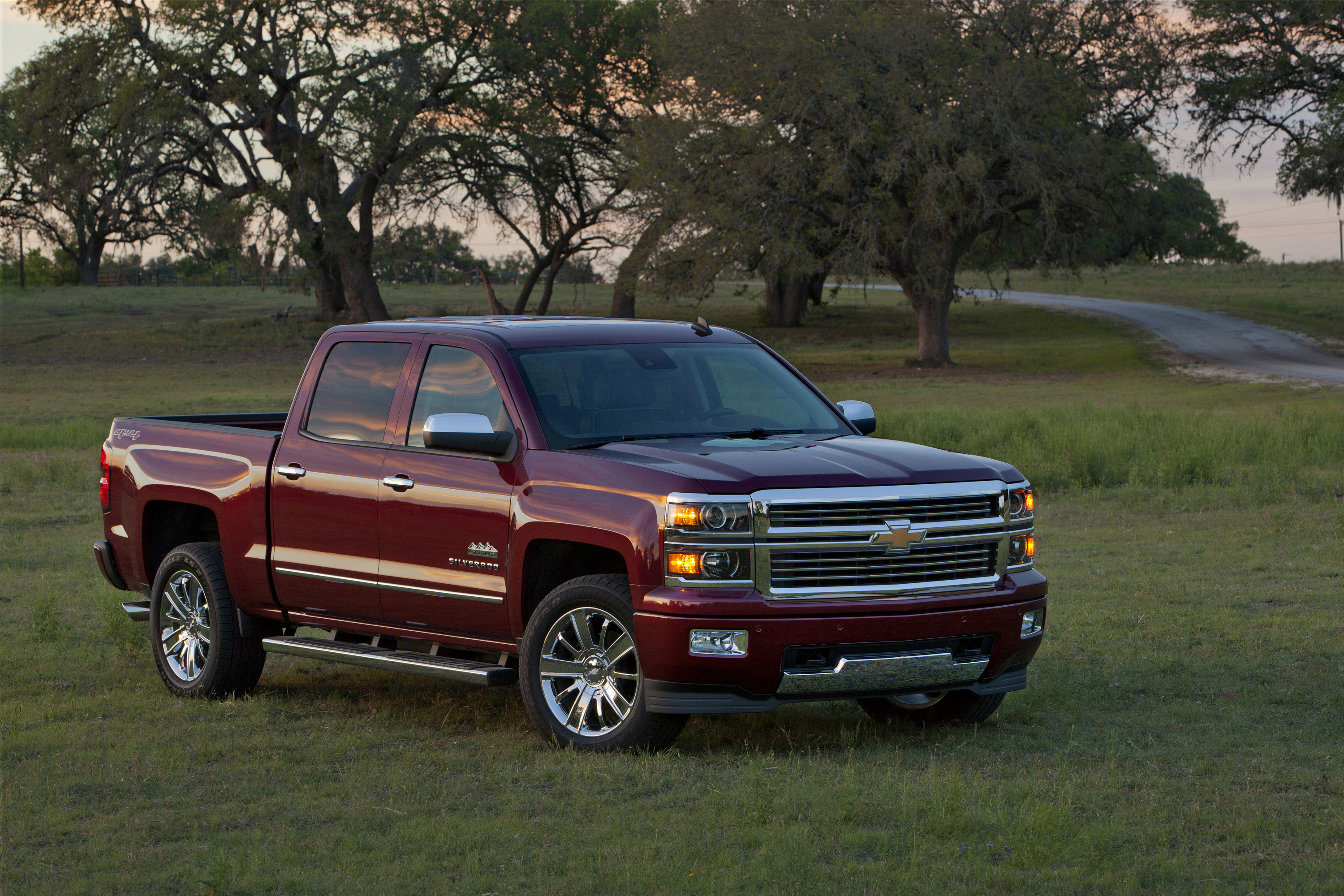 Chevrolet Silverado photo #3