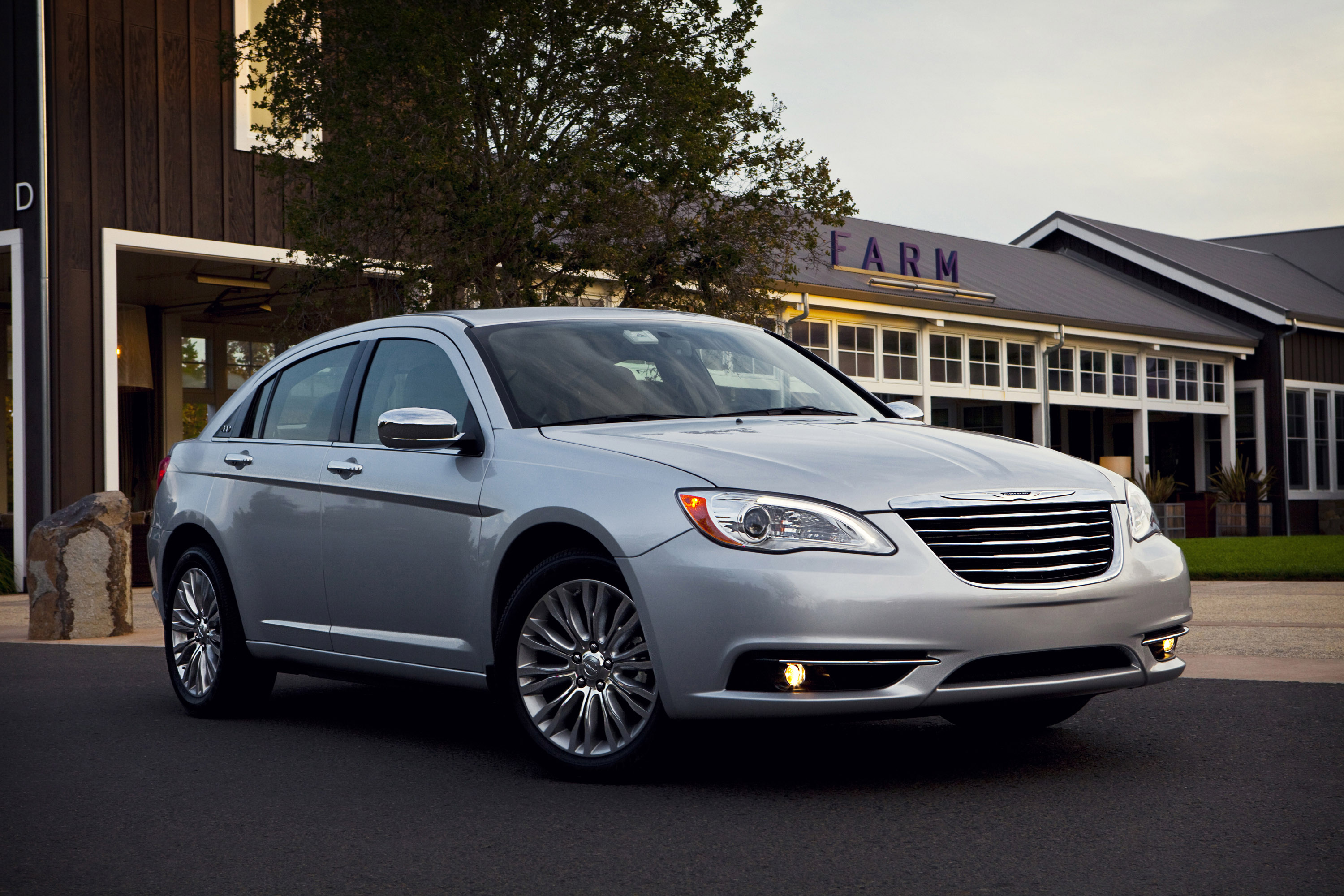 Chrysler 200 photo #2