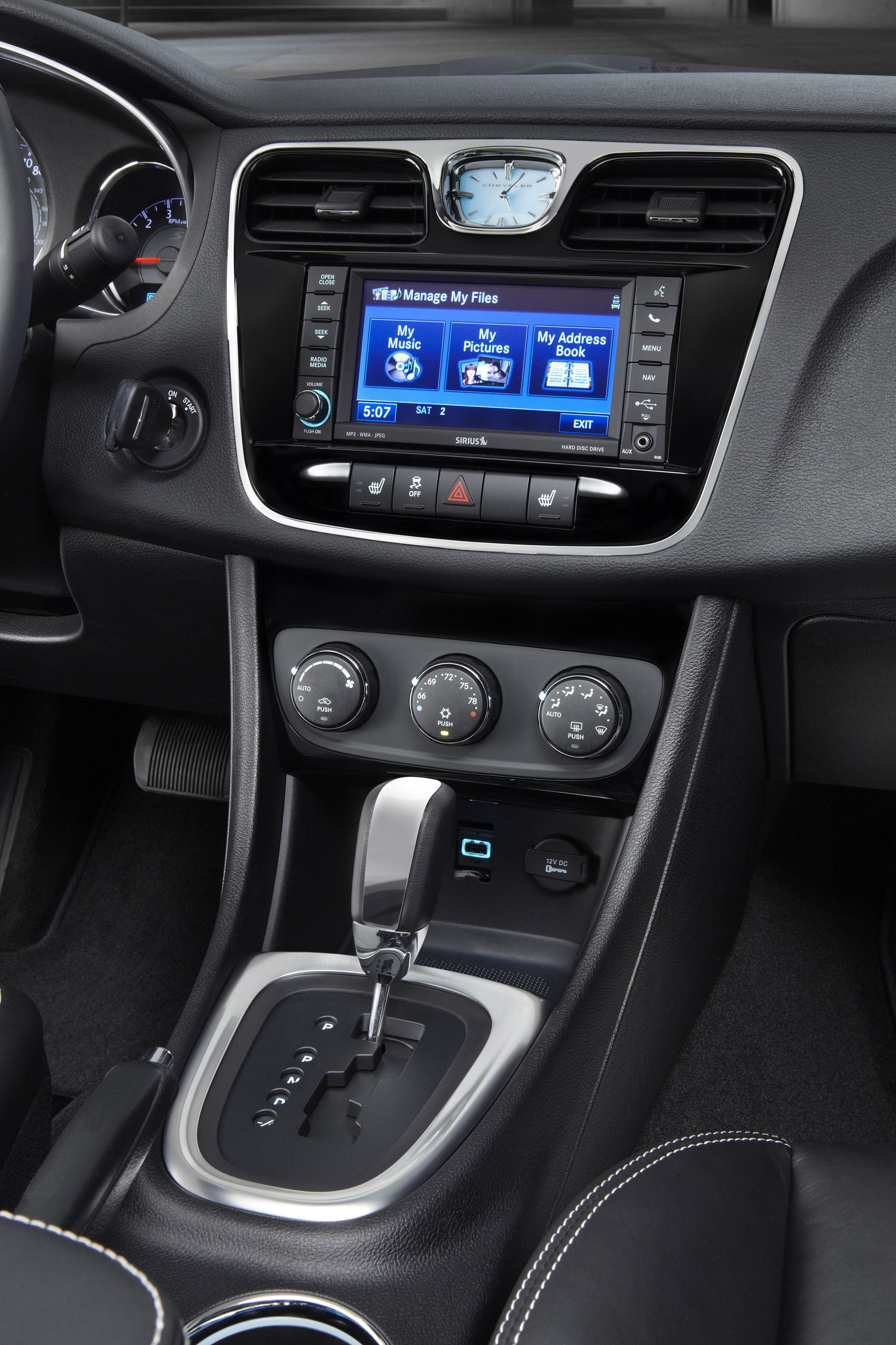 Chrysler 200 photo #16