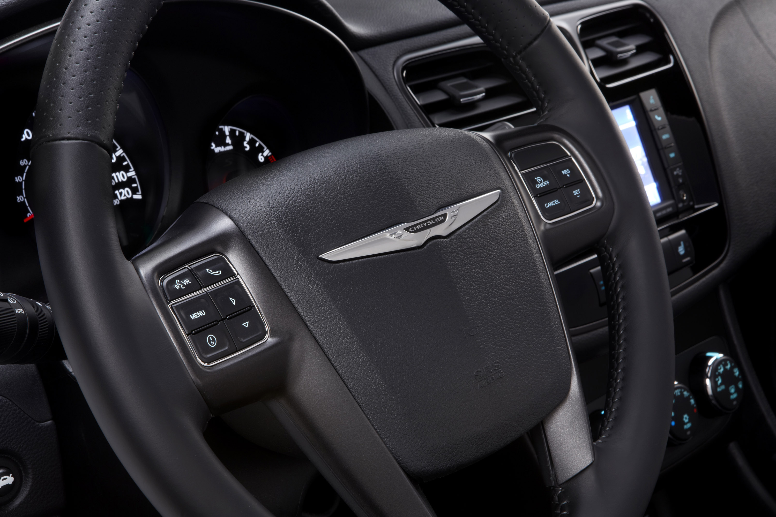 Chrysler 200 photo #18