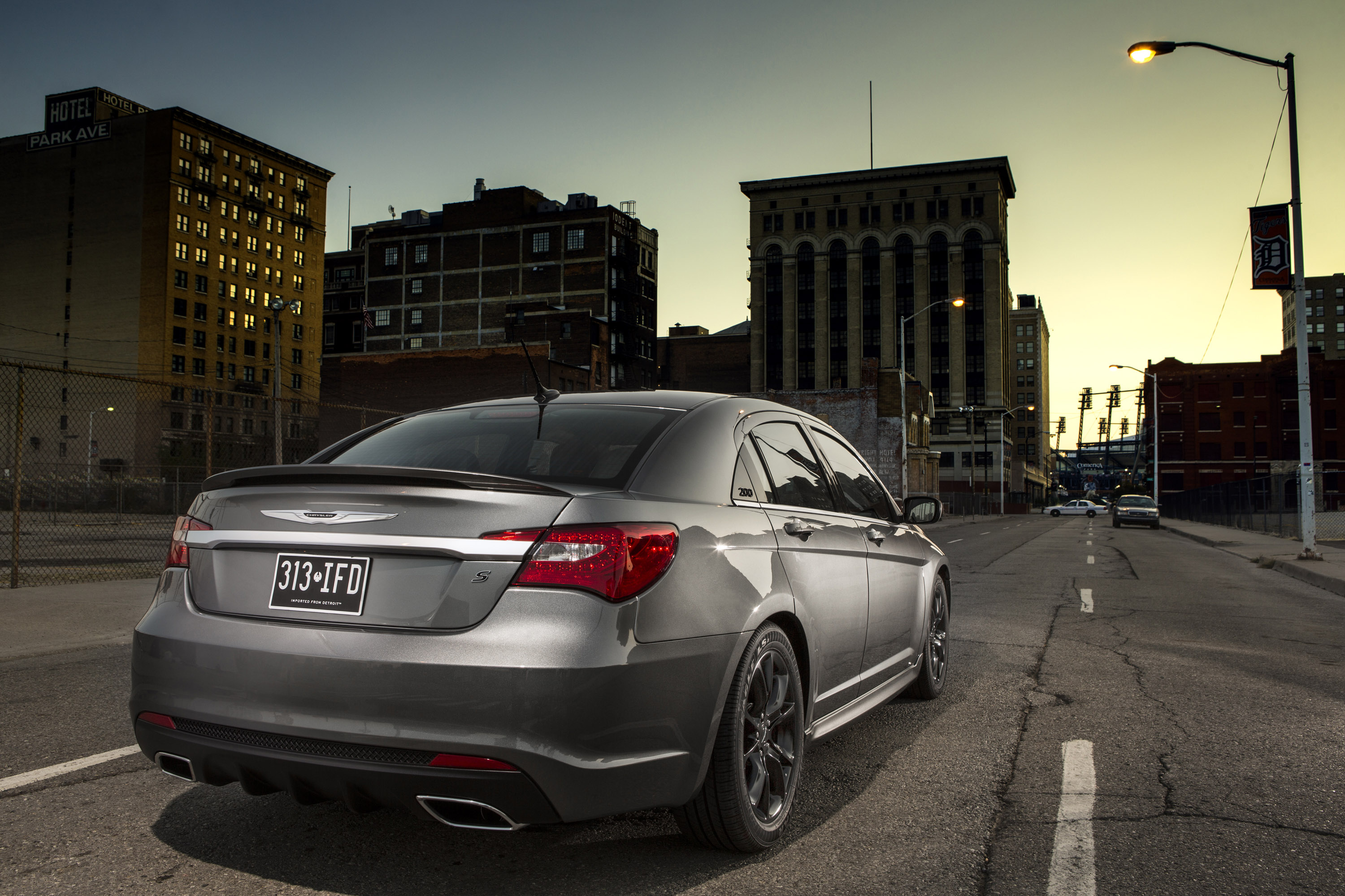Chrysler 200 photo #21