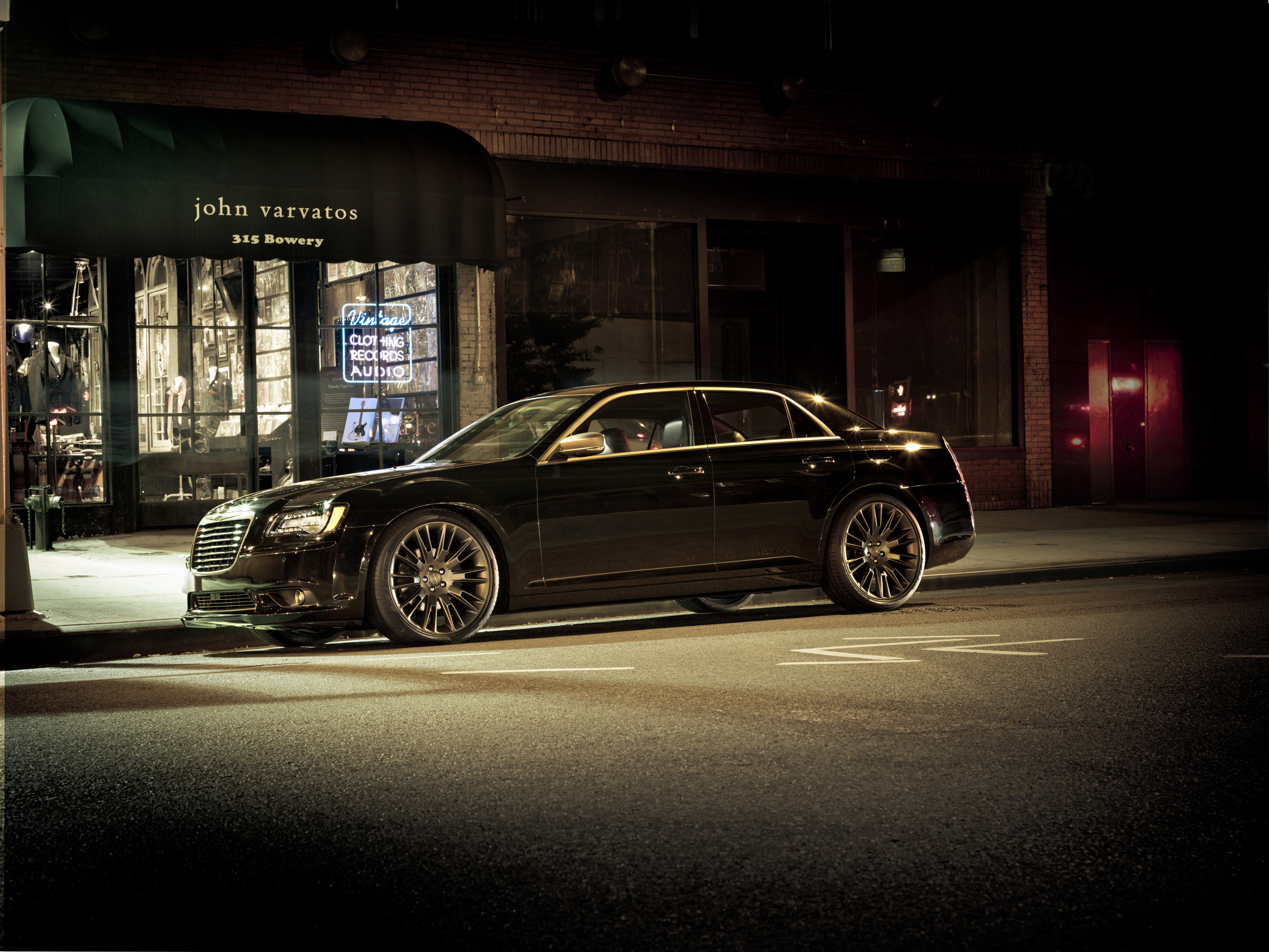 Chrysler 300C John Varvatos Limited Edition photo #2