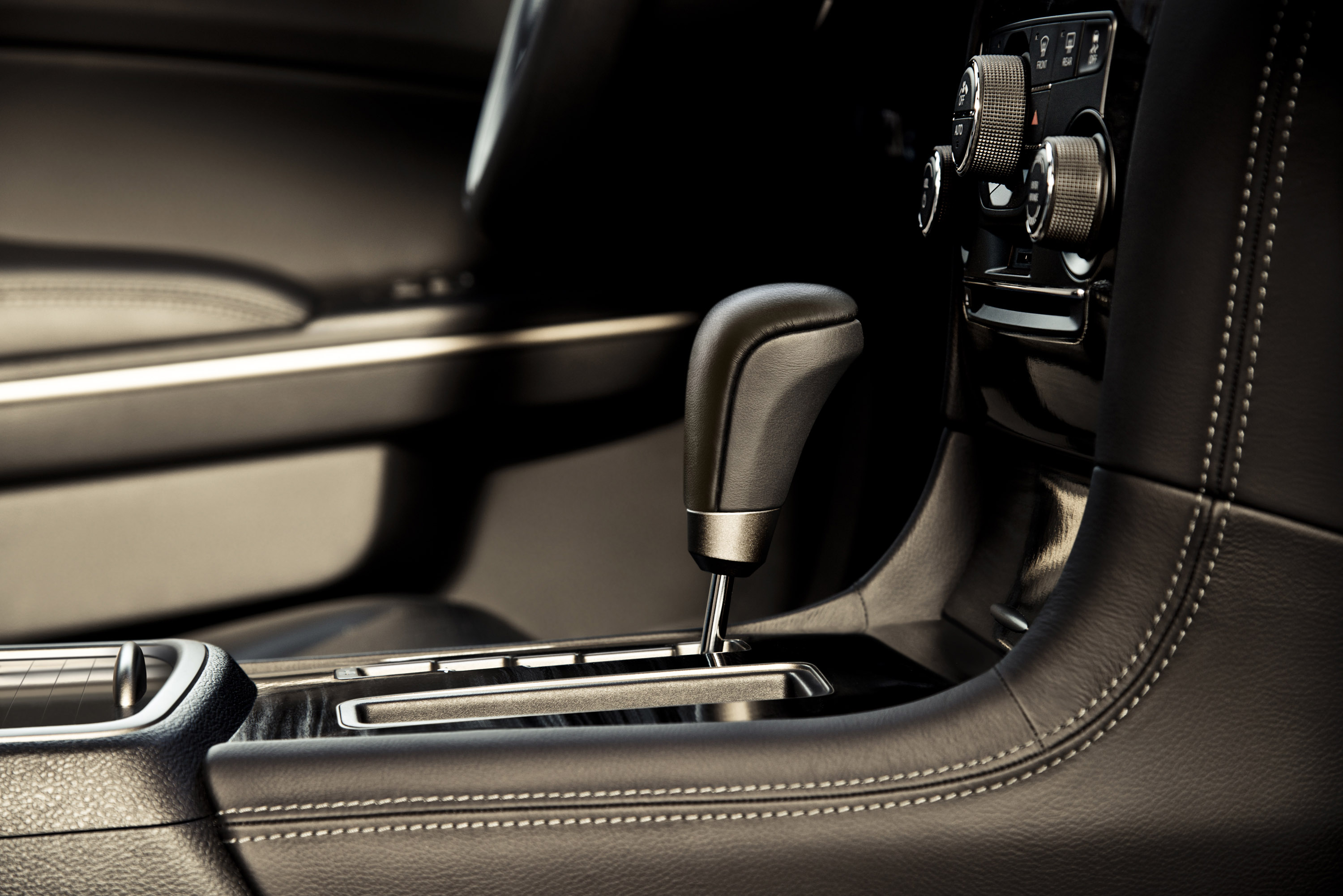 Chrysler 300C John Varvatos Limited Edition photo #16