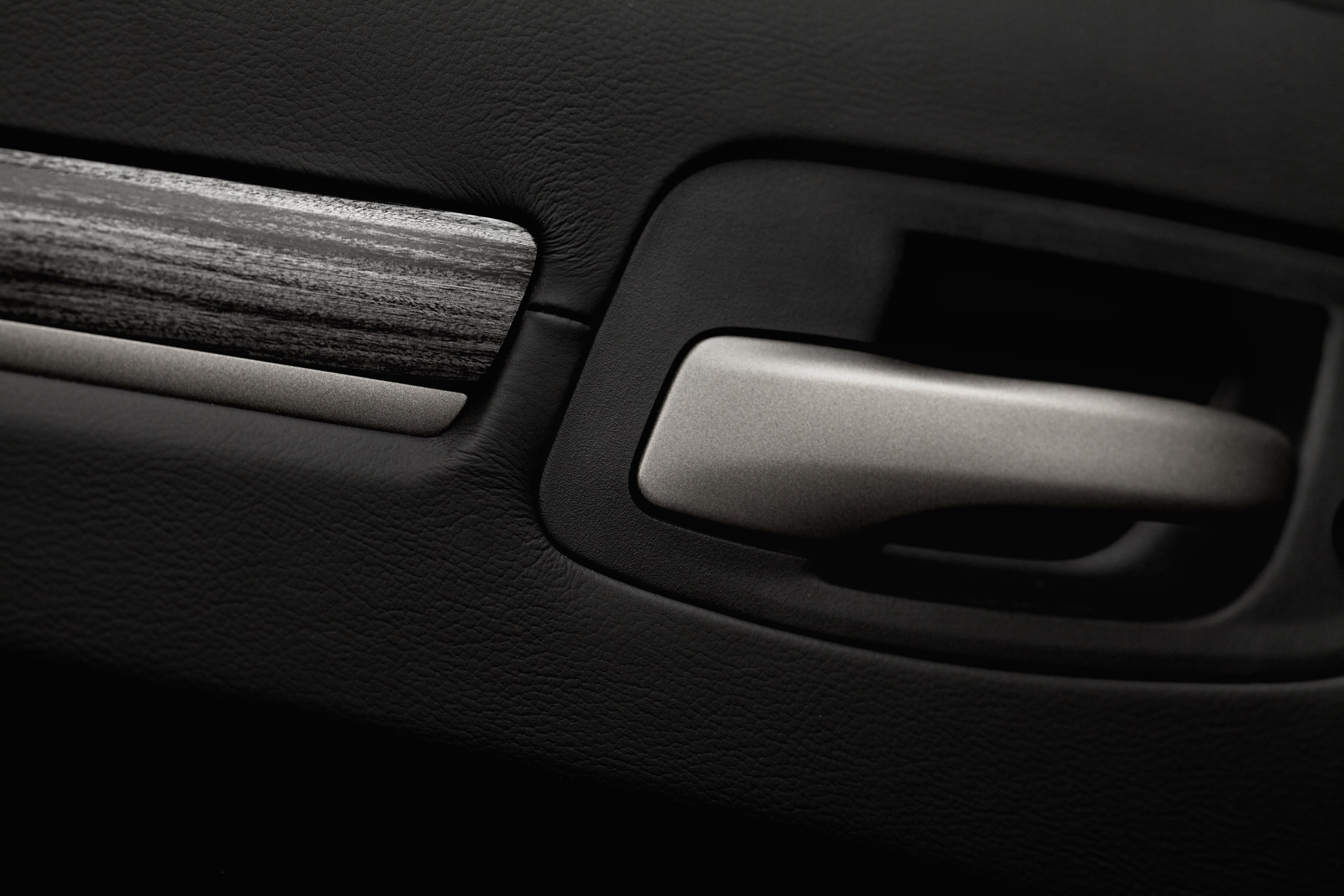 Chrysler 300C John Varvatos Limited Edition photo #21