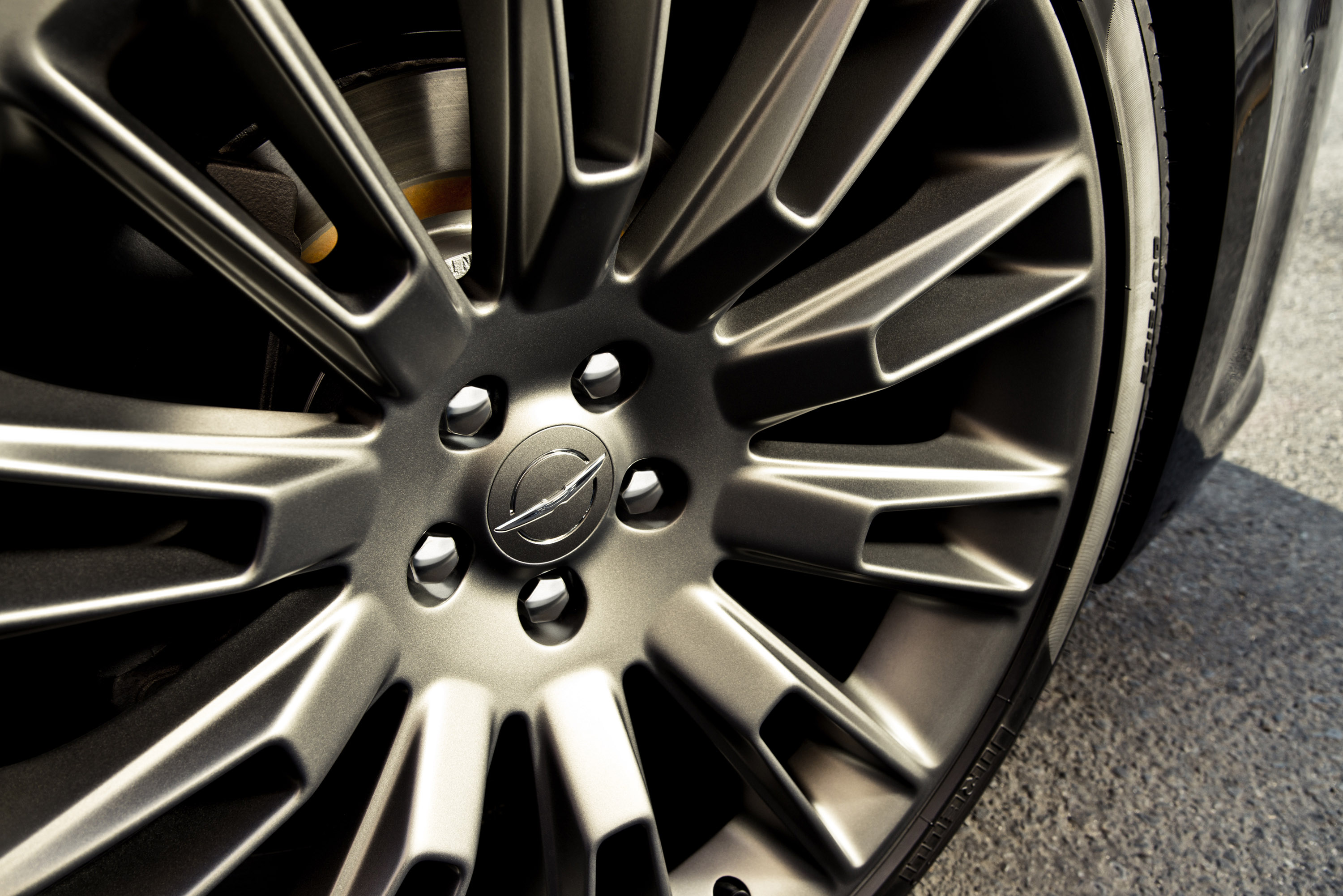 Chrysler 300C John Varvatos Limited Edition photo #23