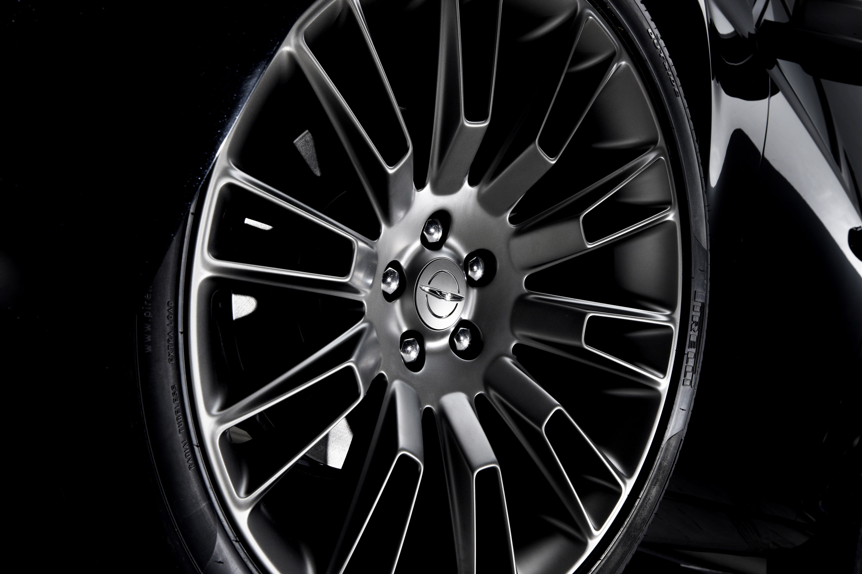 Chrysler 300C John Varvatos Limited Edition photo #24