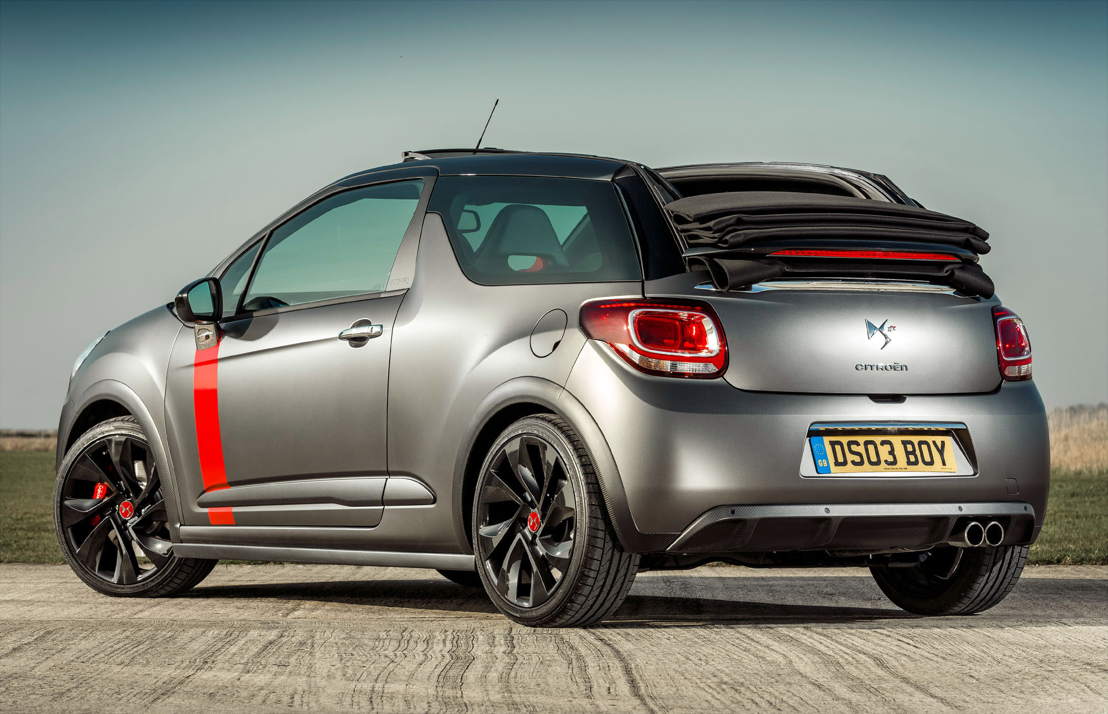 Citroen DS3 Cabrio Racing Ultra Limited Edition photo #16