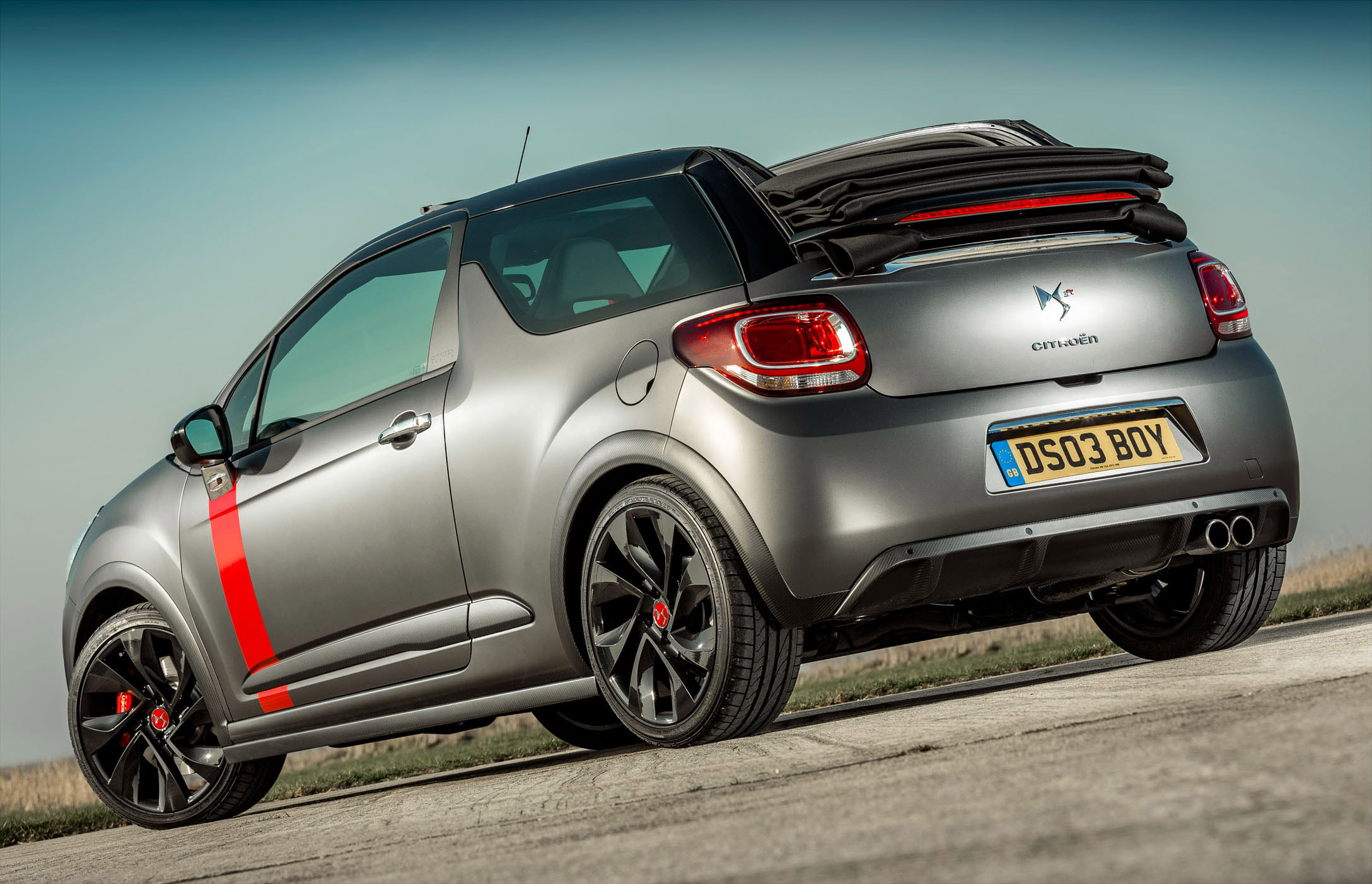 Citroen DS3 Cabrio Racing Ultra Limited Edition photo #17