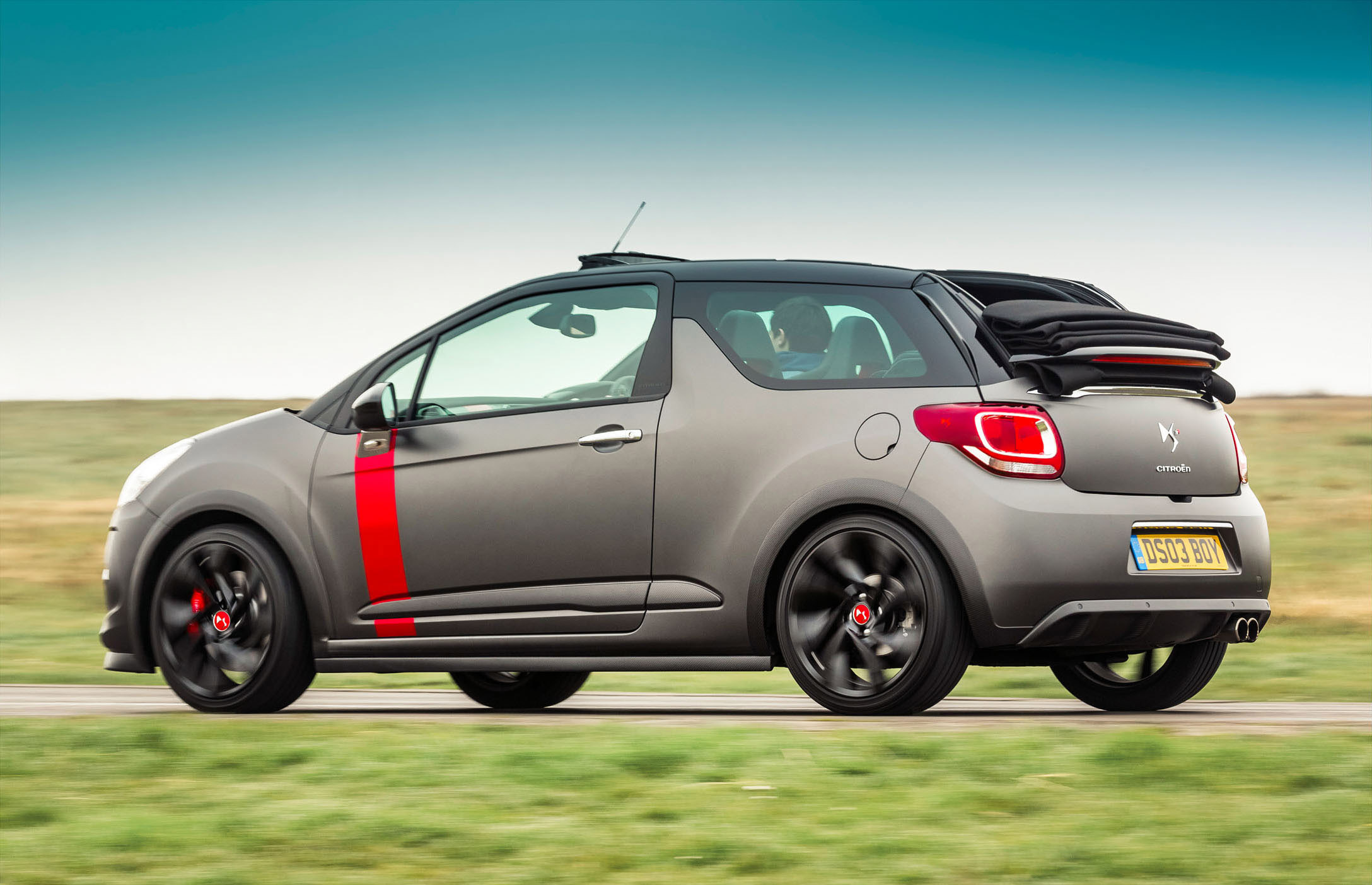Citroen DS3 Cabrio Racing Ultra Limited Edition photo #22