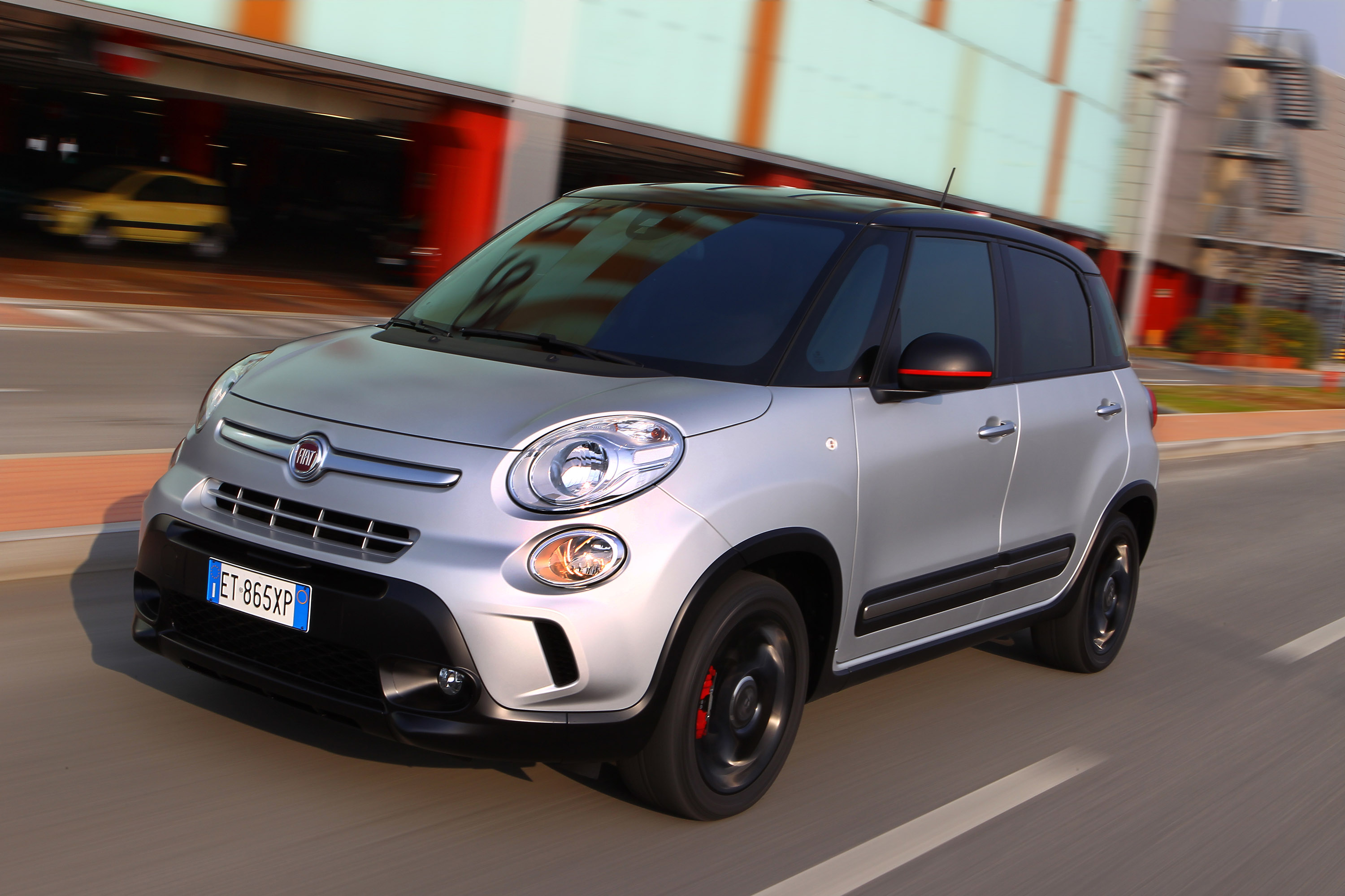 Fiat 500L Beats Edition photo #1